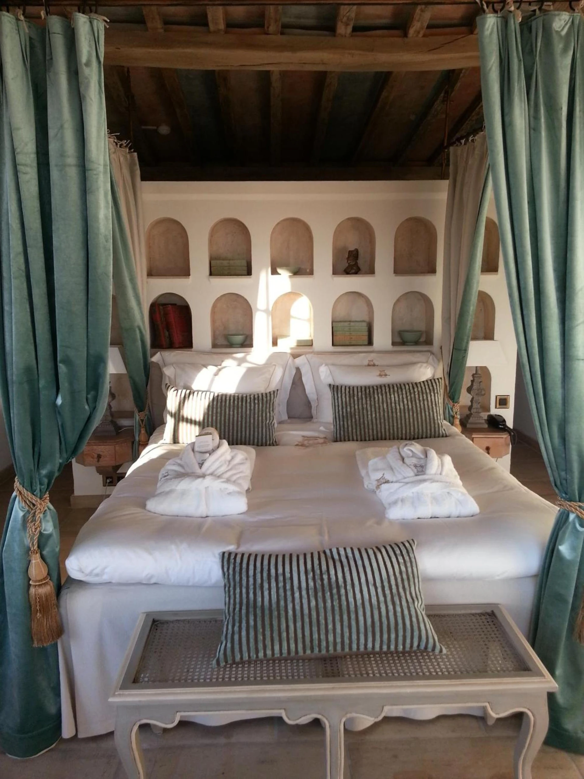Magnifique chambre pour un séminaire d'entreprise à Château Le Cagnard - Cagnes-sur-Mer