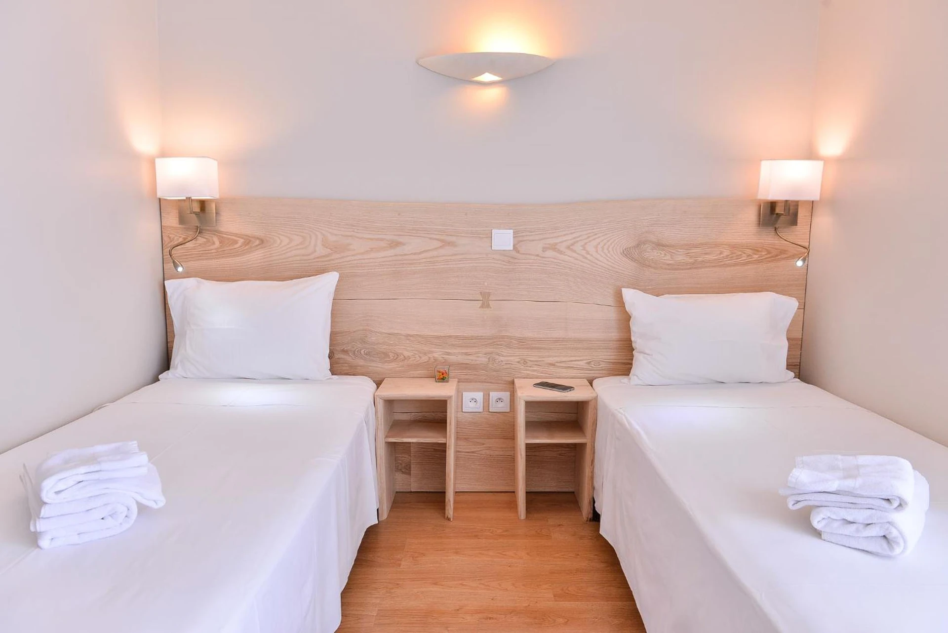 Chambre disponible pour un séminaire d'entreprise à Logis Hôtel Restaurant Le Chêne Vert - Rocher