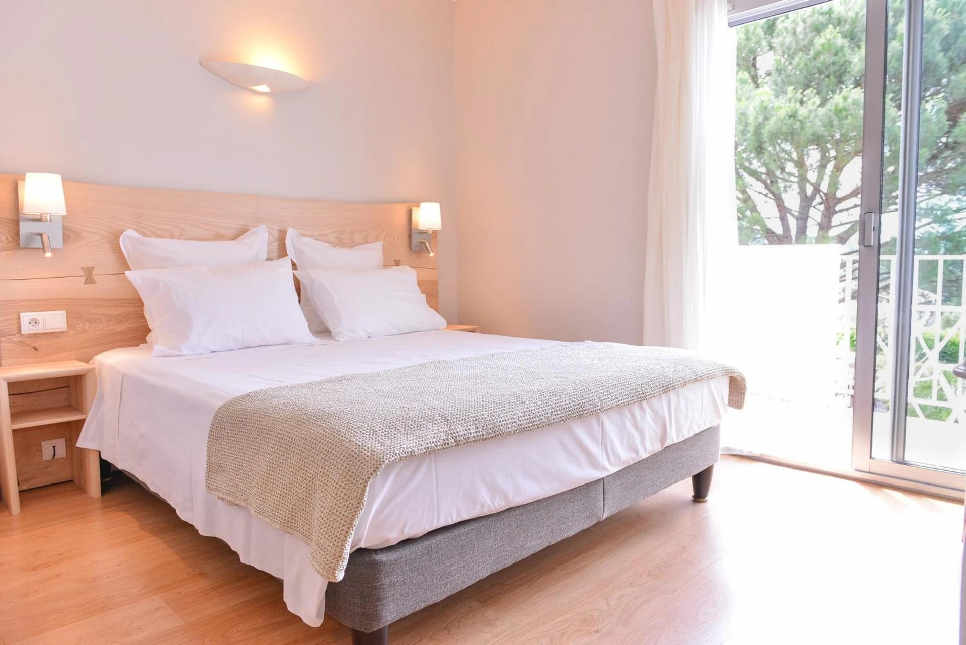 Chambre disponible pour un séminaire d'entreprise à Logis Hôtel Restaurant Le Chêne Vert - Rocher