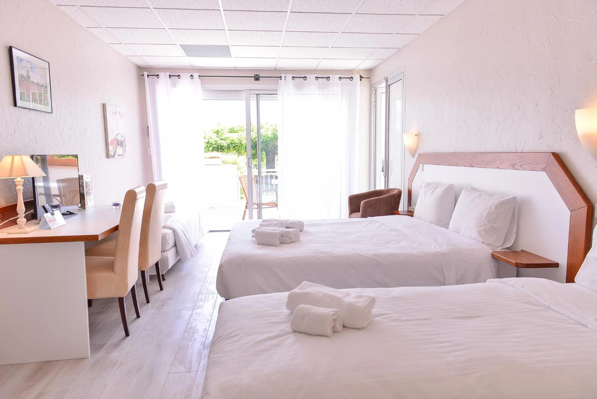 Chambre disponible pour un séminaire d'entreprise à Logis Hôtel Restaurant Le Chêne Vert - Rocher