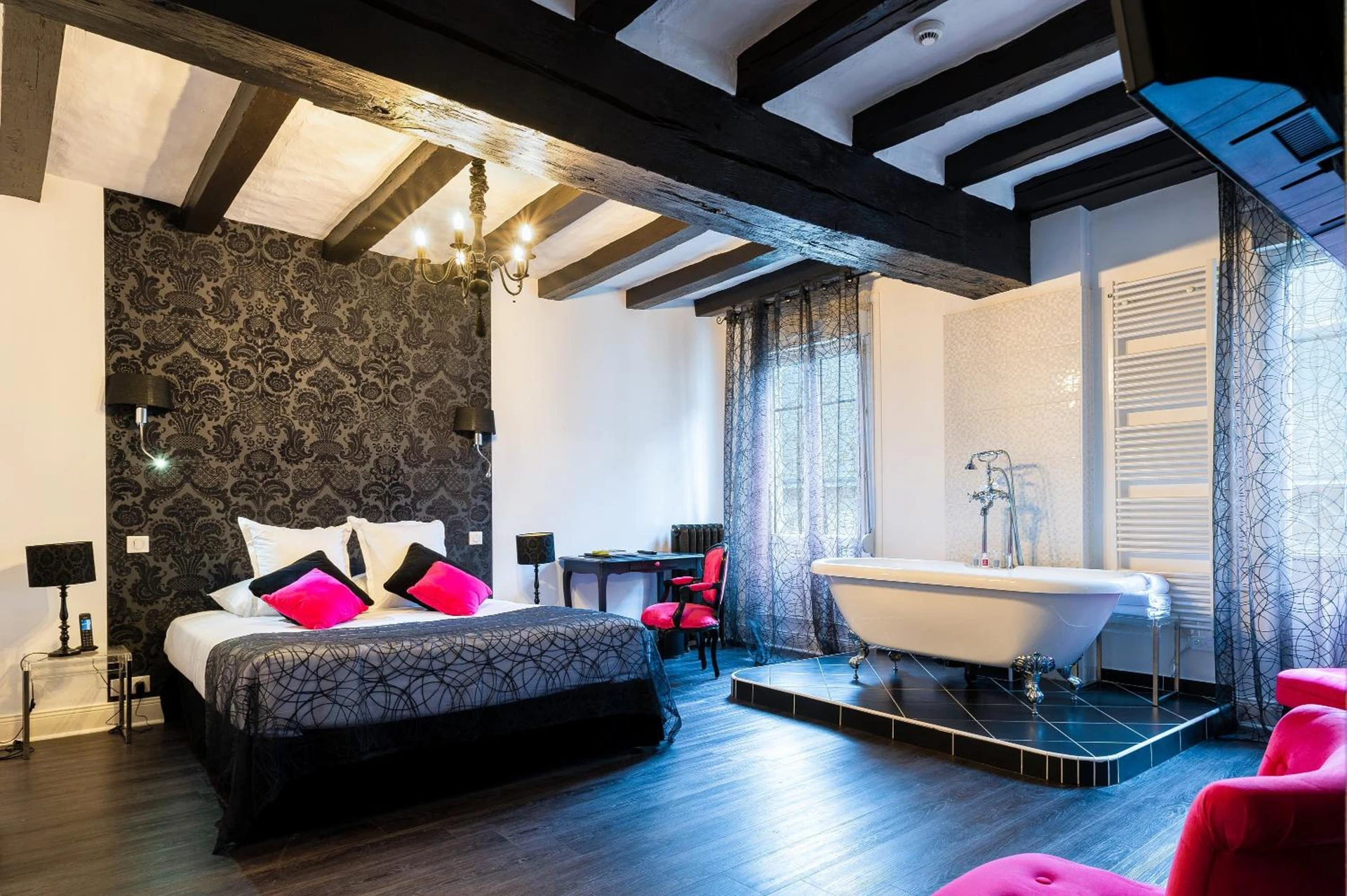 Organiser un séminaire d'entreprise : Logis Hotel Restaurant Le Cheval Blanc à blere
