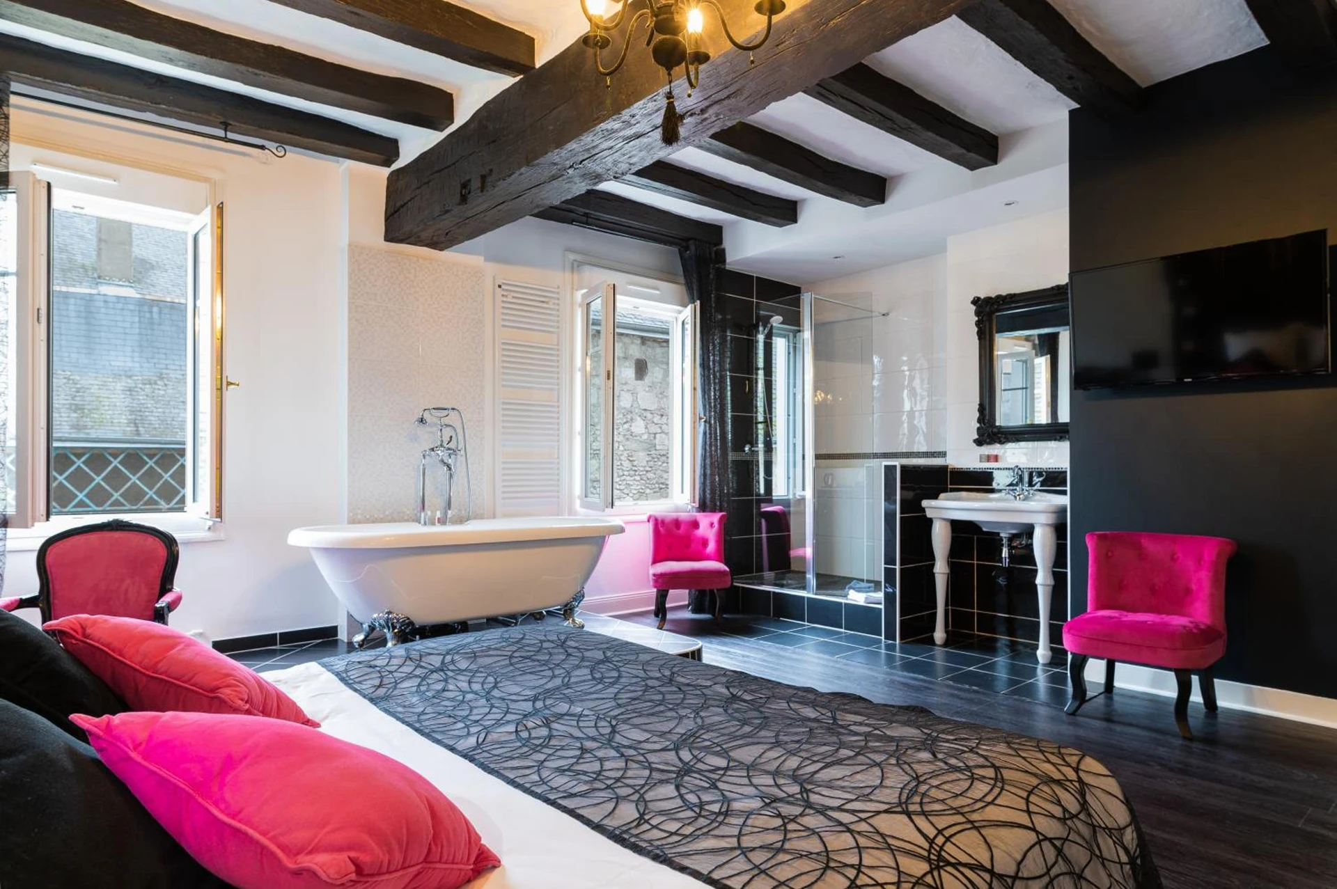 Chambre disponible pour un séminaire d'entreprise à Logis Hotel Restaurant Le Cheval Blanc - Bléré