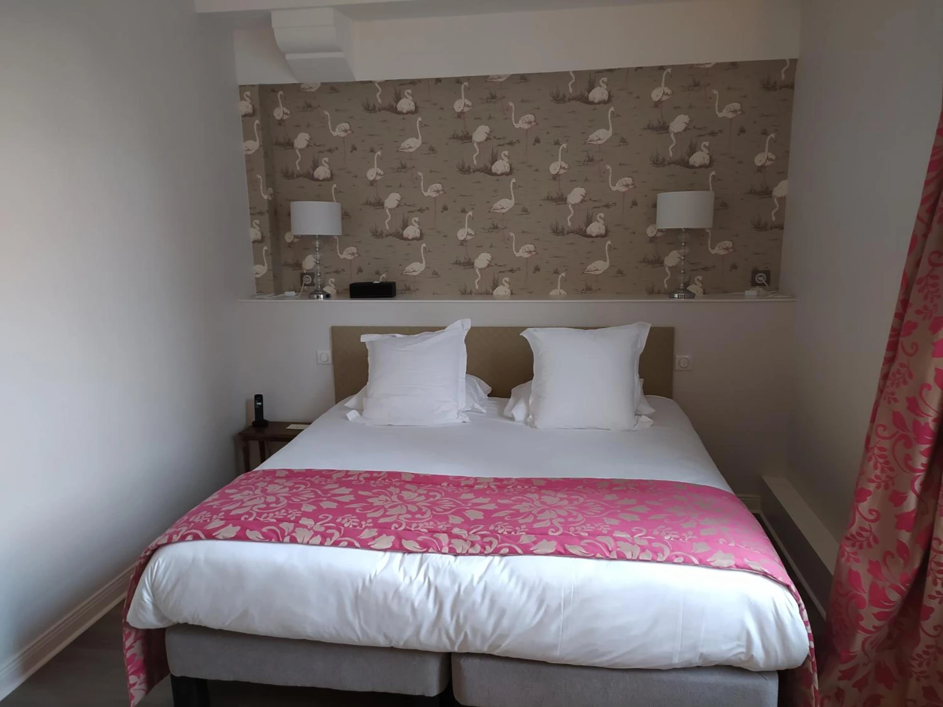 Chambre disponible pour un séminaire d'entreprise à Logis Hotel Restaurant Le Cheval Blanc - Bléré