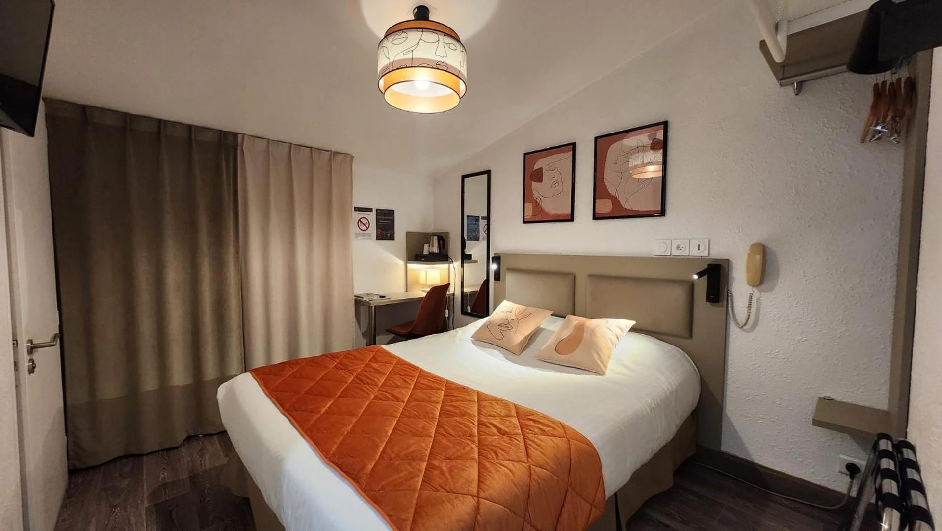 Chambre disponible pour un séminaire d'entreprise à Cit'Hotel Le Cheval Blanc Cognac Centre - Cognac