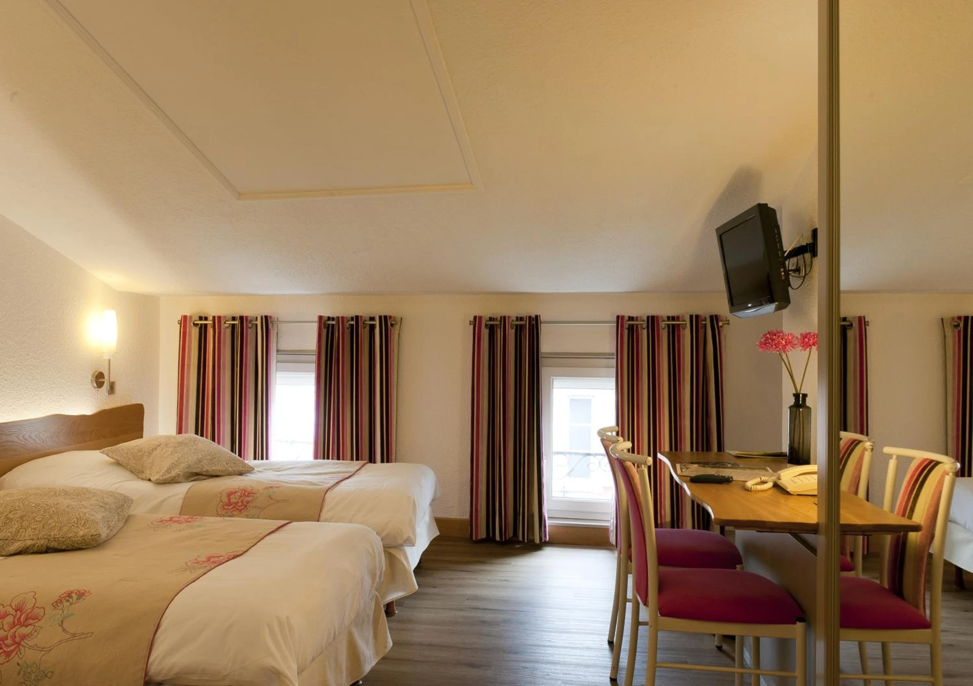 Chambre disponible pour un séminaire d'entreprise à Logis Le Cheval Rouge - Sainte-Menehould