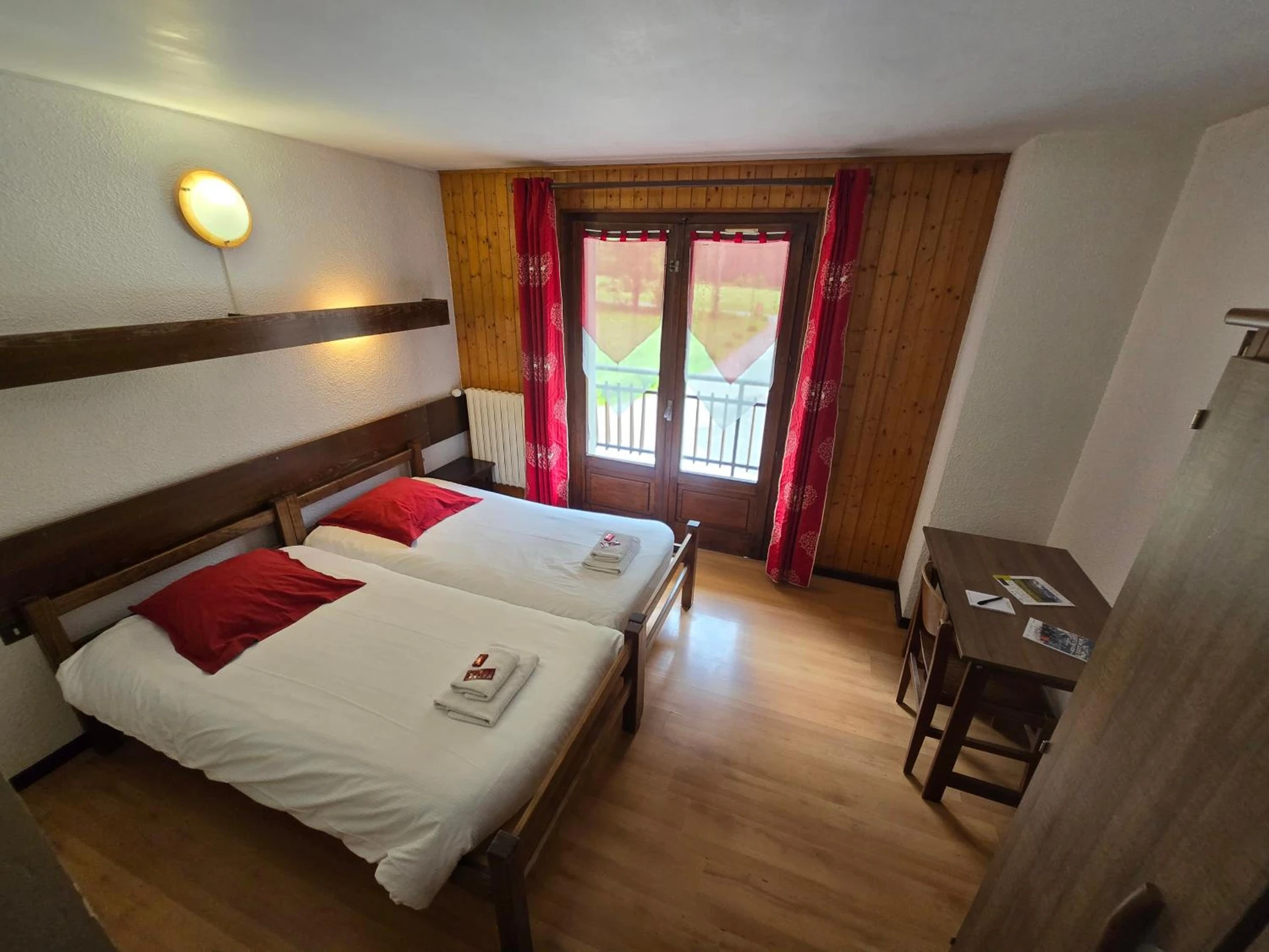 Chambre disponible pour un séminaire d'entreprise à Hotel et centre de vacances Le Choucas - Sixt-Fer-à-Cheval