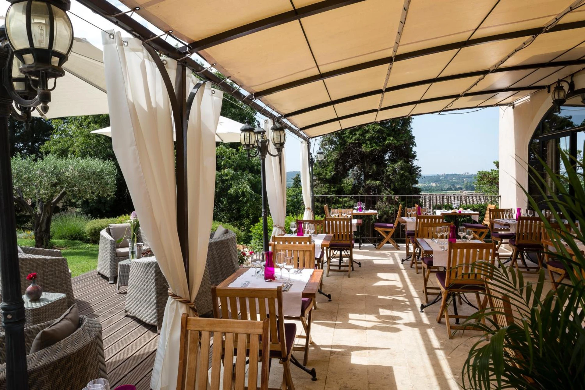 Organiser un séminaire d'entreprise : Hotel Restaurant Le Clos De Pradines à saint-quentin-la-poterie