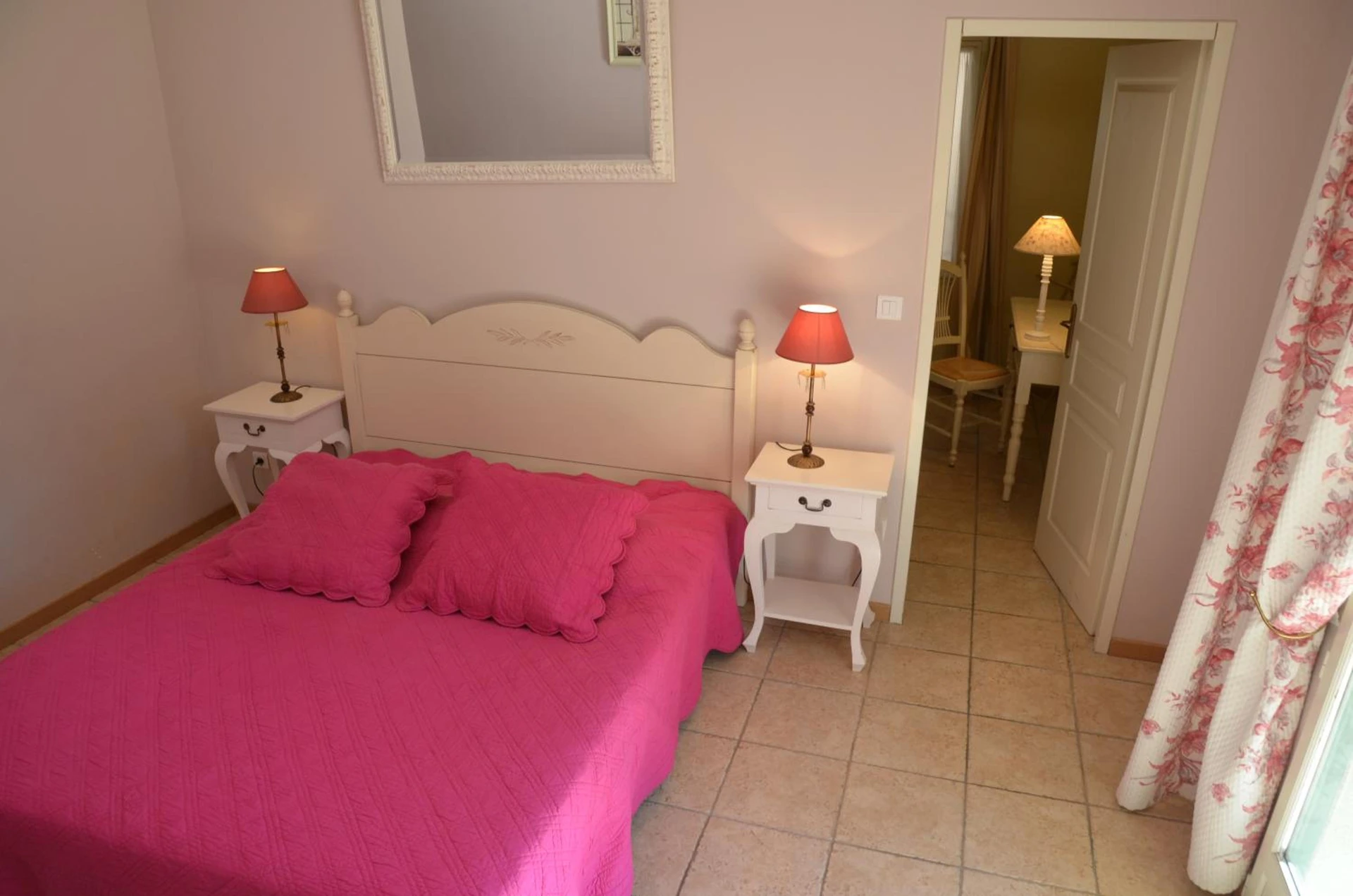 Chambre disponible pour un séminaire d'entreprise à Hotel Restaurant Le Clos De Pradines - Saint-Quentin-la-Poterie