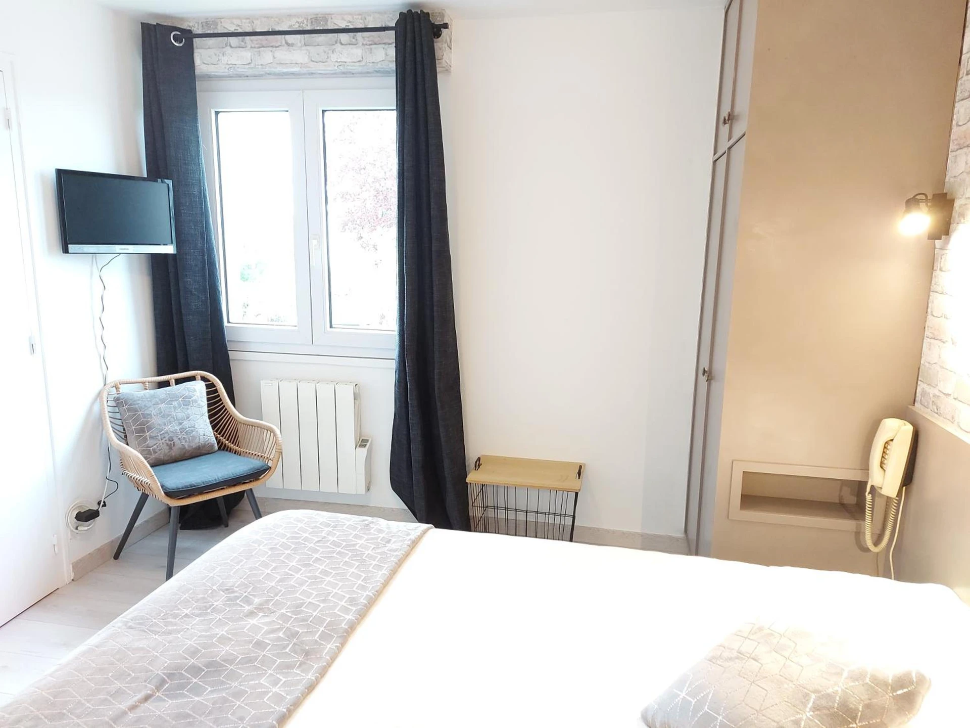 Chambre disponible pour un séminaire d'entreprise à Logis Hôtel Vannes Nord Le Clos Des Hortensias - Locqueltas
