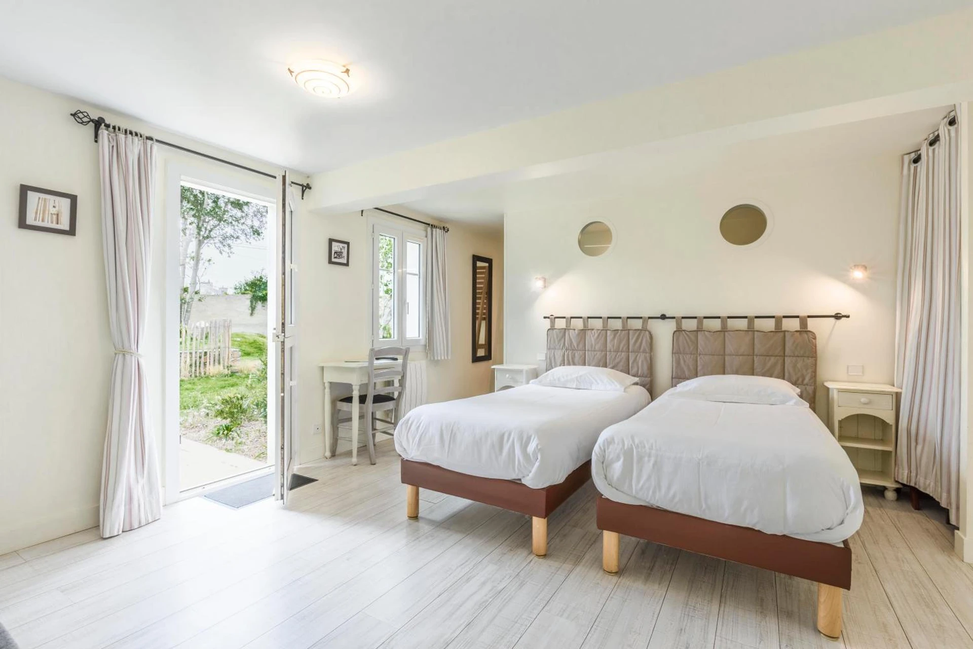 Chambre disponible pour un séminaire d'entreprise à Hotel Le Clos Fleuri - Le Palais