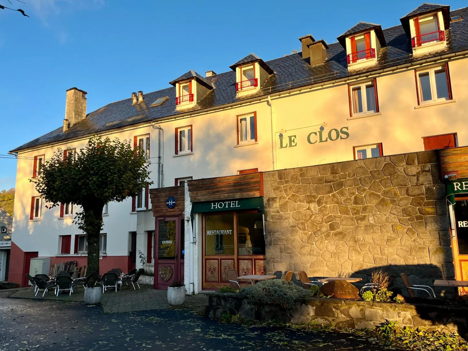 Organiser un séminaire d'entreprise : Hotel Restaurant Le Clos à besse-et-saint-anastaise