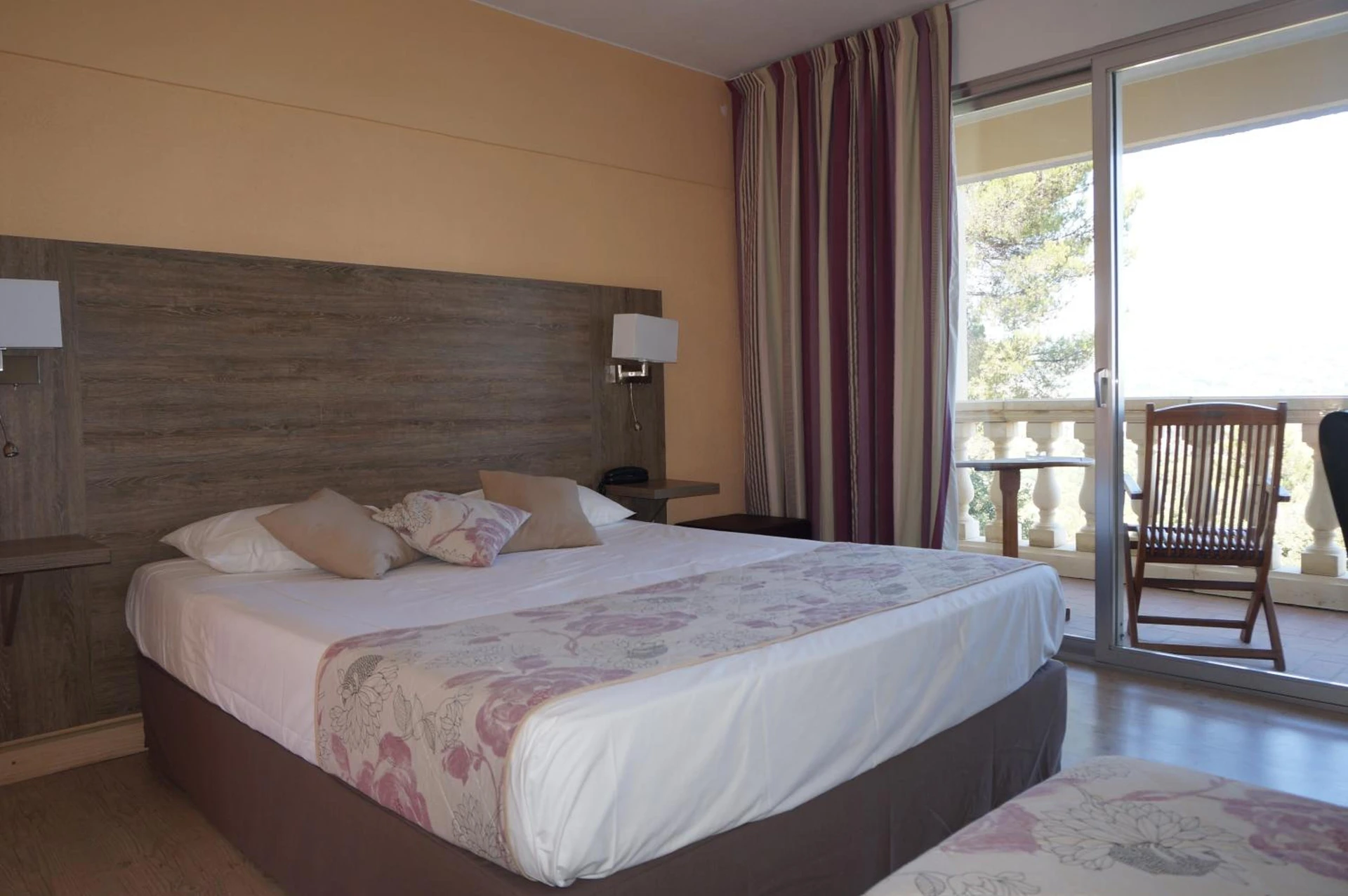 Chambre disponible pour un séminaire d'entreprise à Logis Hotel Le Col De L'ange - Draguignan