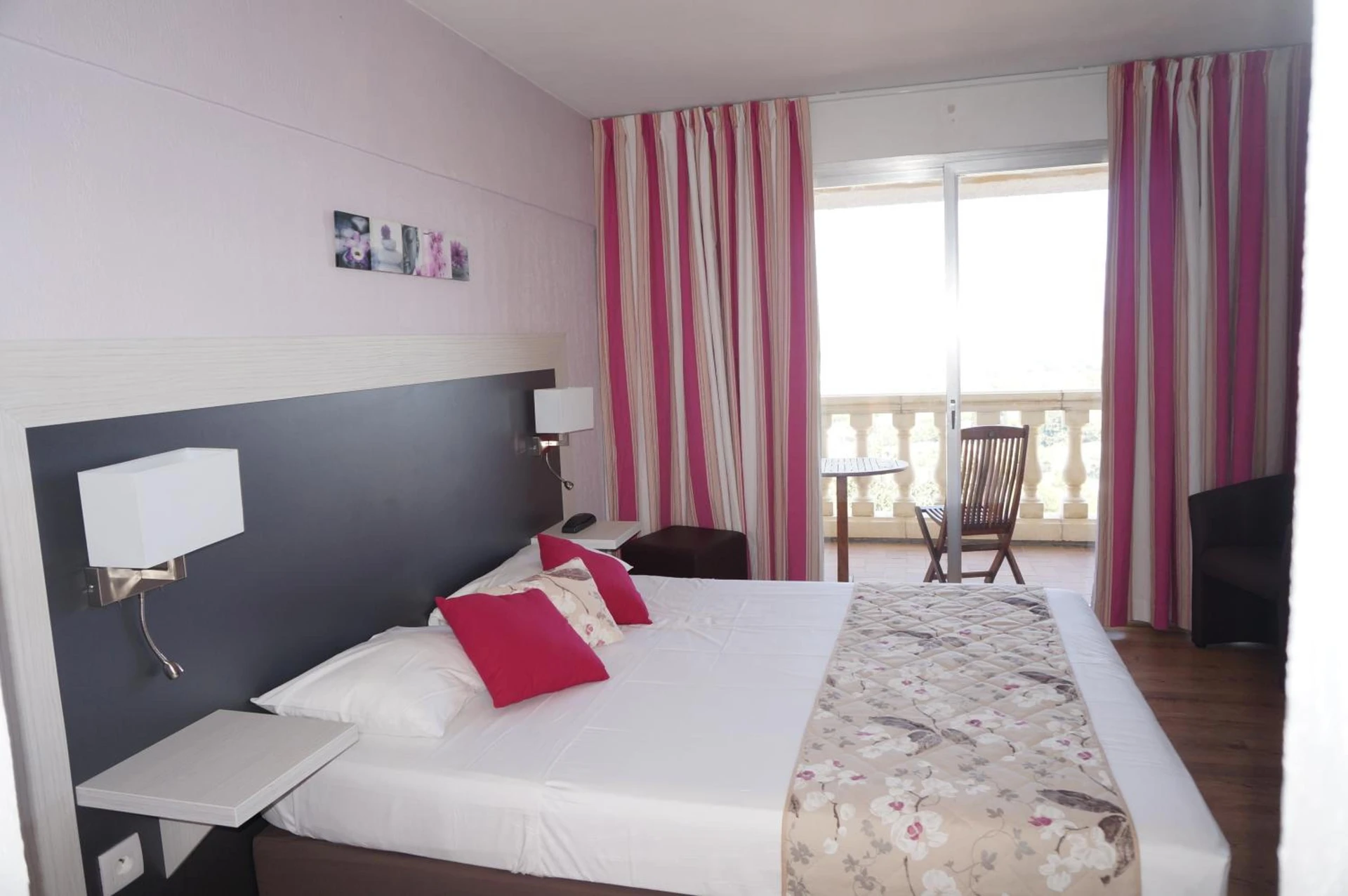Magnifique chambre pour un séminaire d'entreprise à Logis Hotel Le Col De L'ange - Draguignan