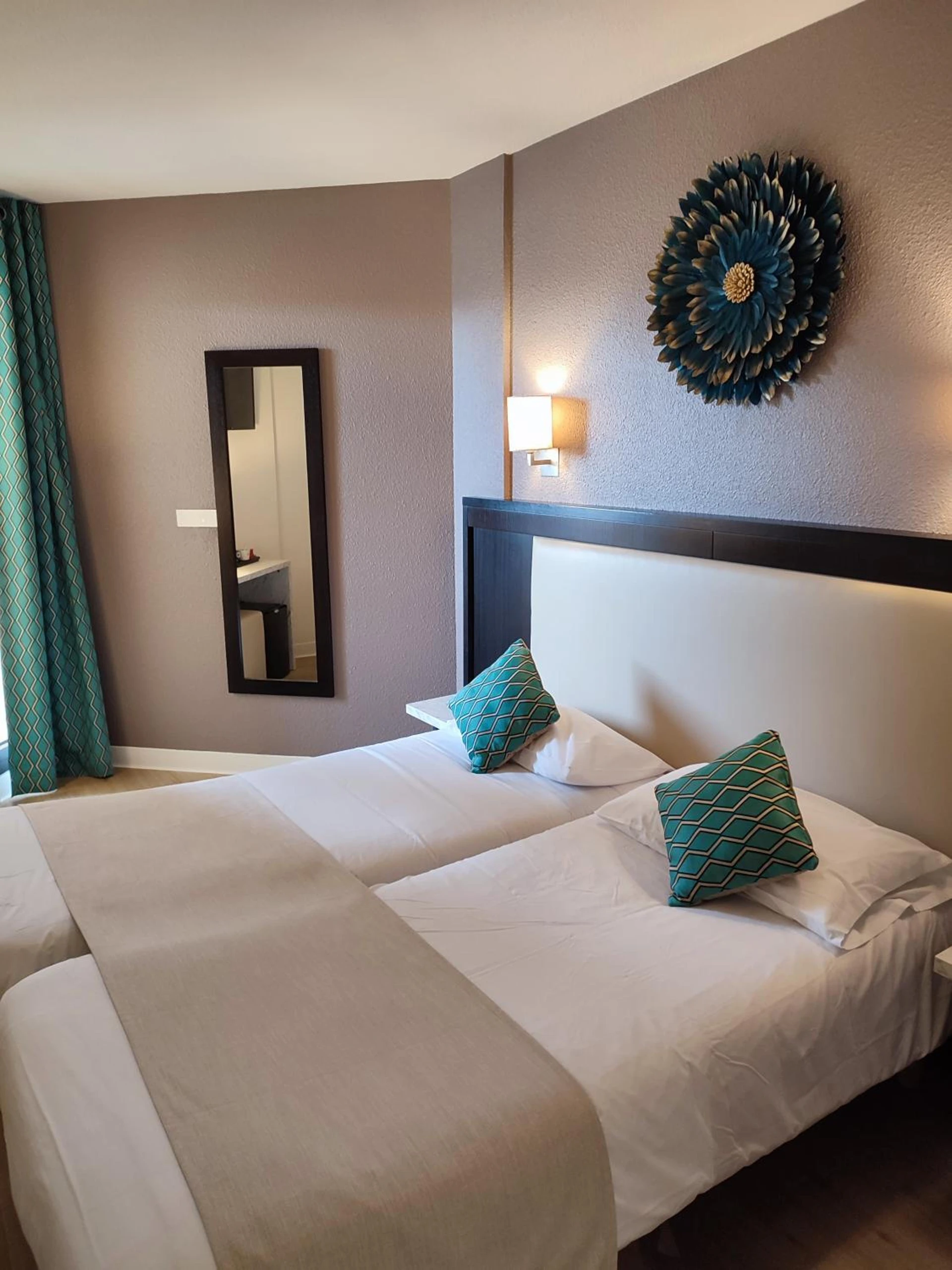 Chambre disponible pour un séminaire d'entreprise à Hôtel Le Collier - Antibes