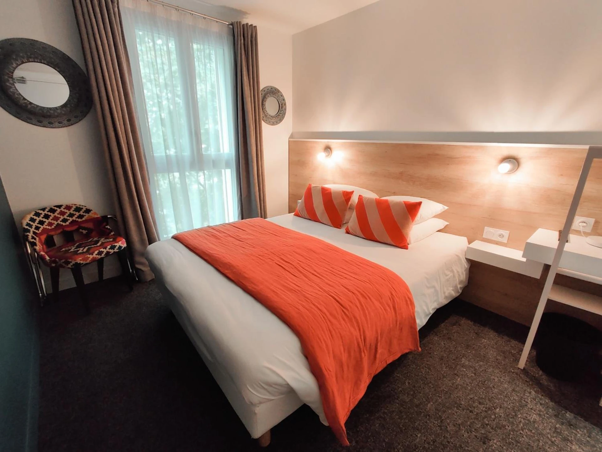 Chambre disponible pour un séminaire d'entreprise à Hôtel Le Collonges TV connecté wifi Netflix - Brive-la-Gaillarde