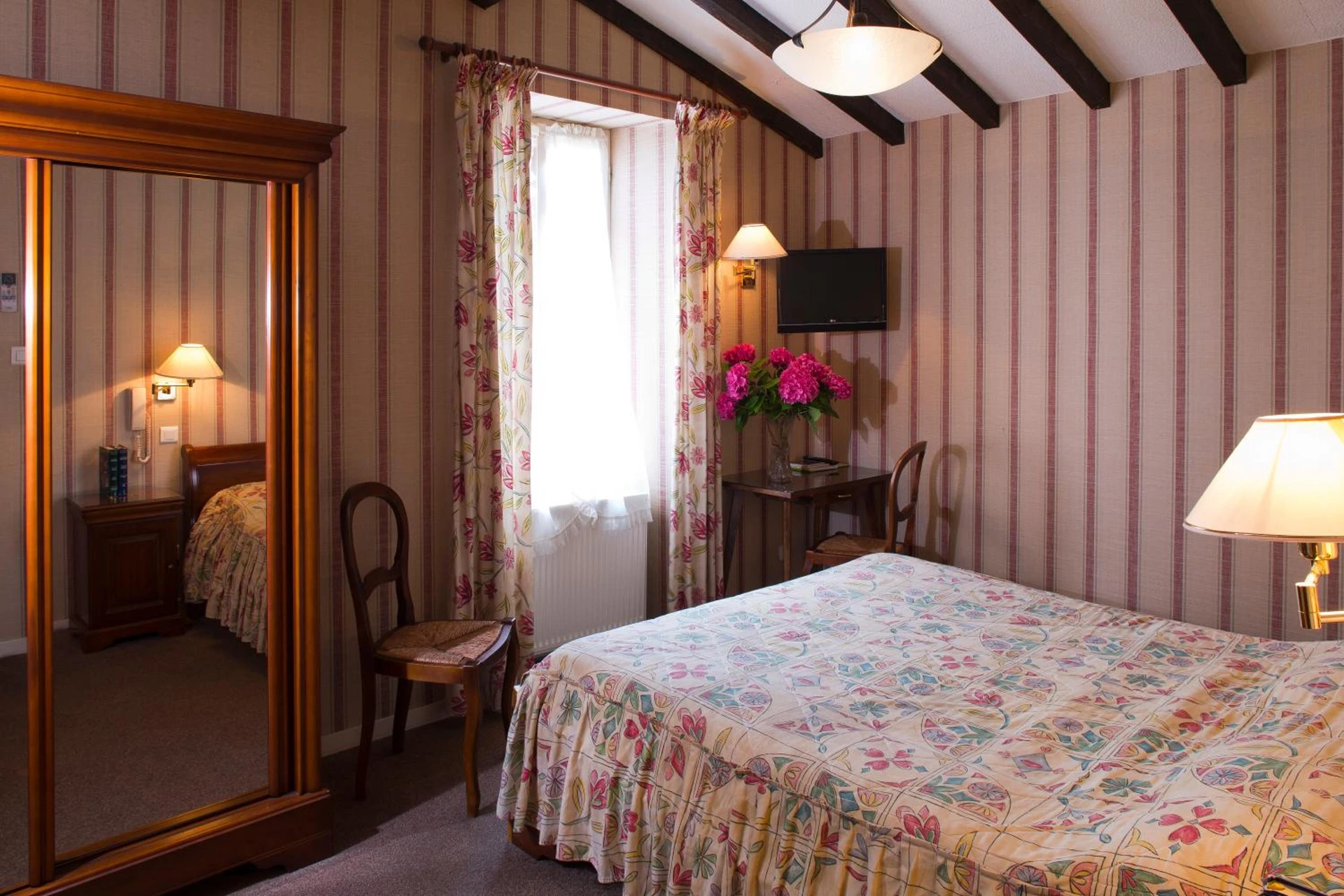Chambre disponible pour un séminaire d'entreprise à Hôtel Le Commerce - Mirepoix