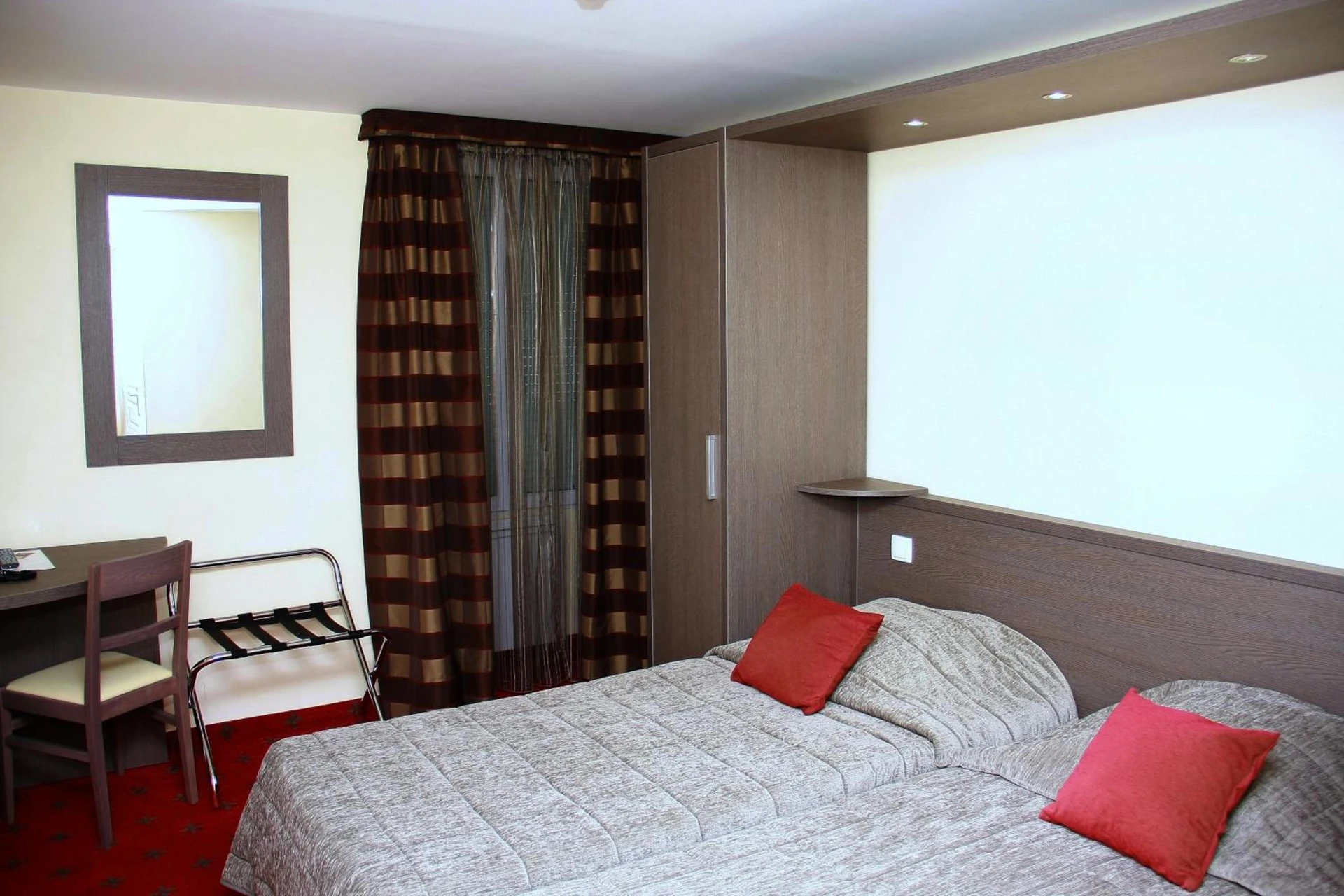 Chambre disponible pour un séminaire d'entreprise à Hôtel Le Commerce - Modane
