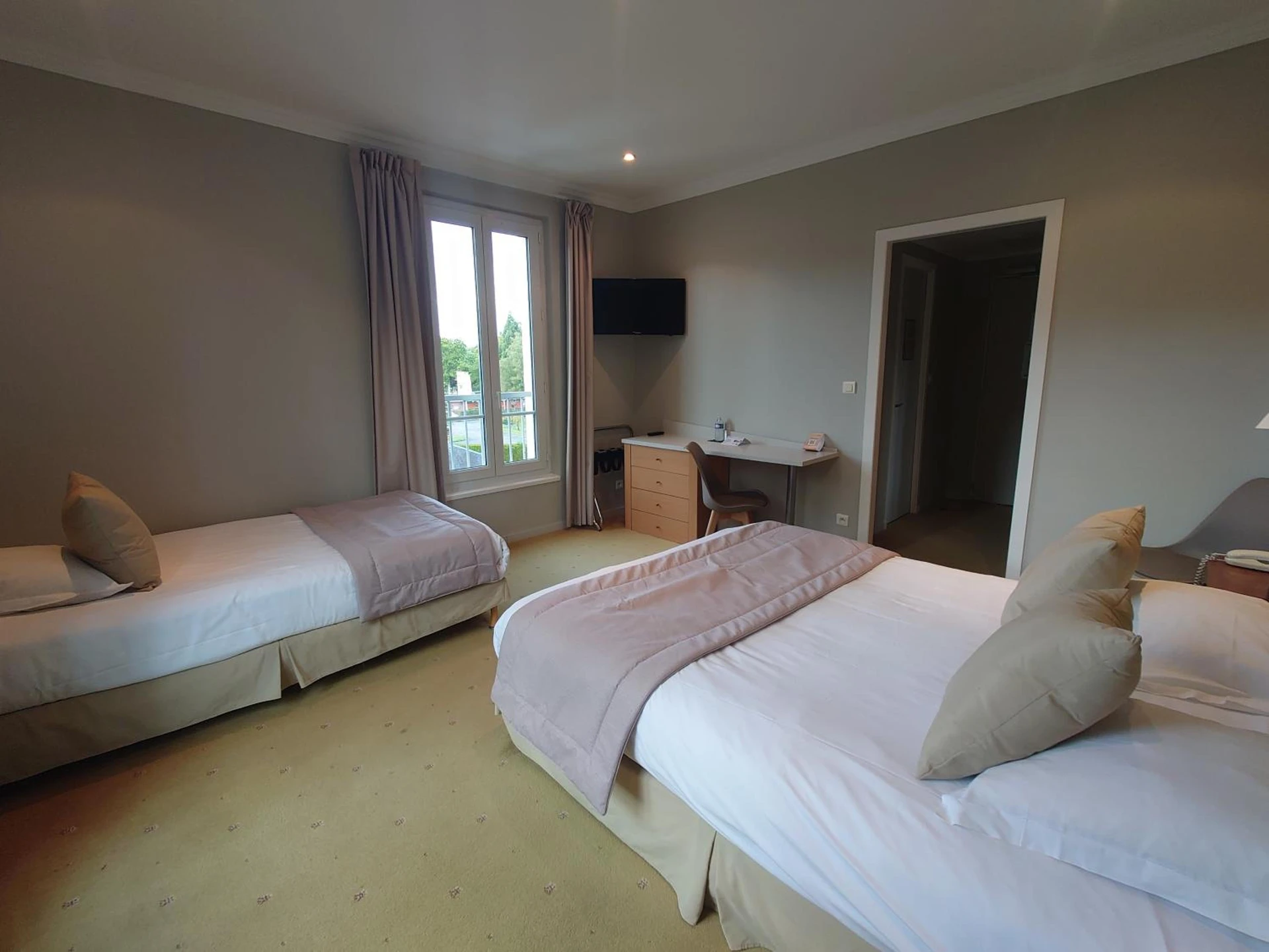 Magnifique chambre pour un séminaire d'entreprise à Hotel Le Continental - Forges-les-Eaux
