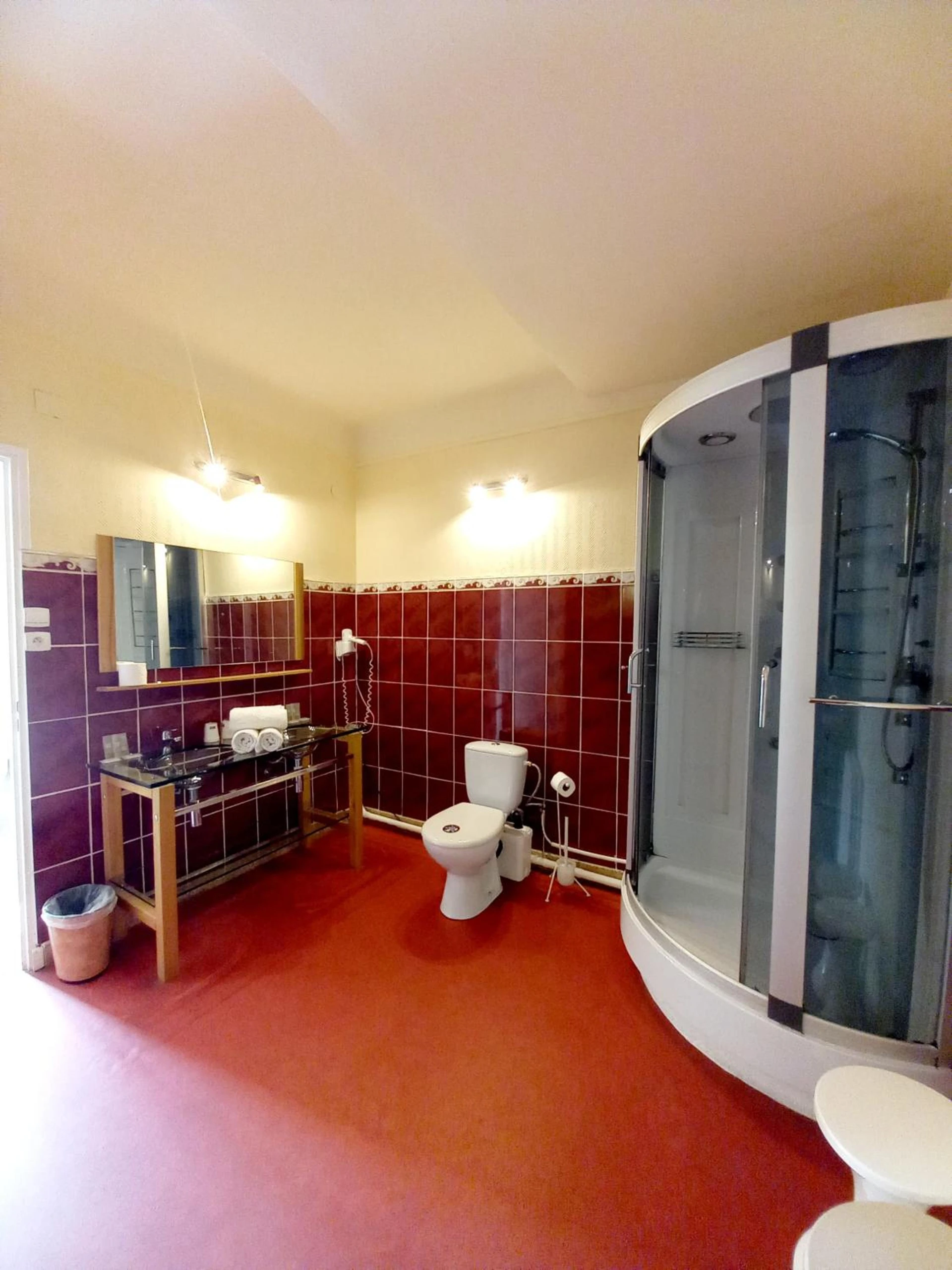 Chambre disponible pour un séminaire d'entreprise à Hotel Restaurant Le Costabonne - Prats-de-Mollo-la-Preste