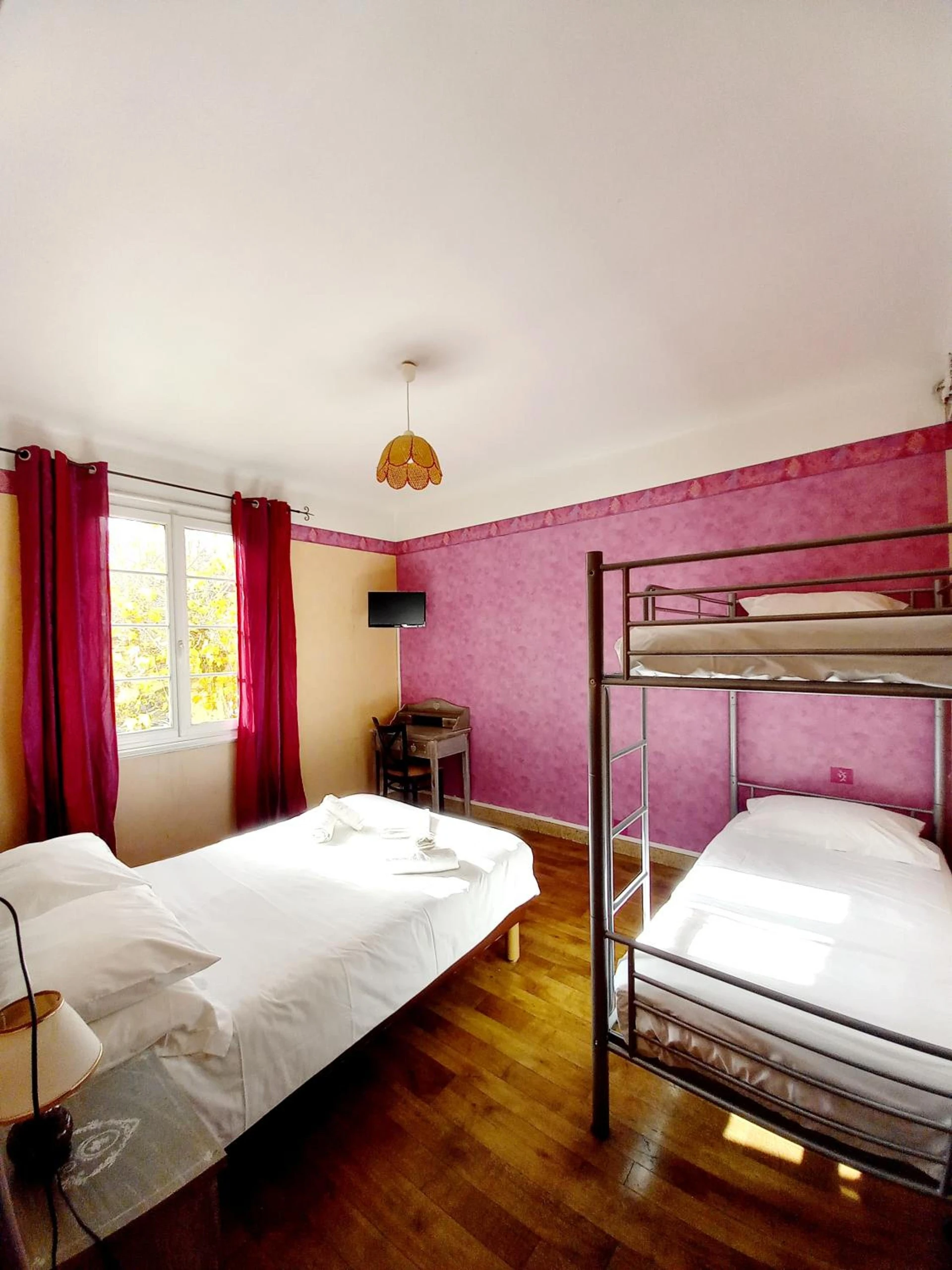 Magnifique chambre pour un séminaire d'entreprise à Hotel Restaurant Le Costabonne - Prats-de-Mollo-la-Preste