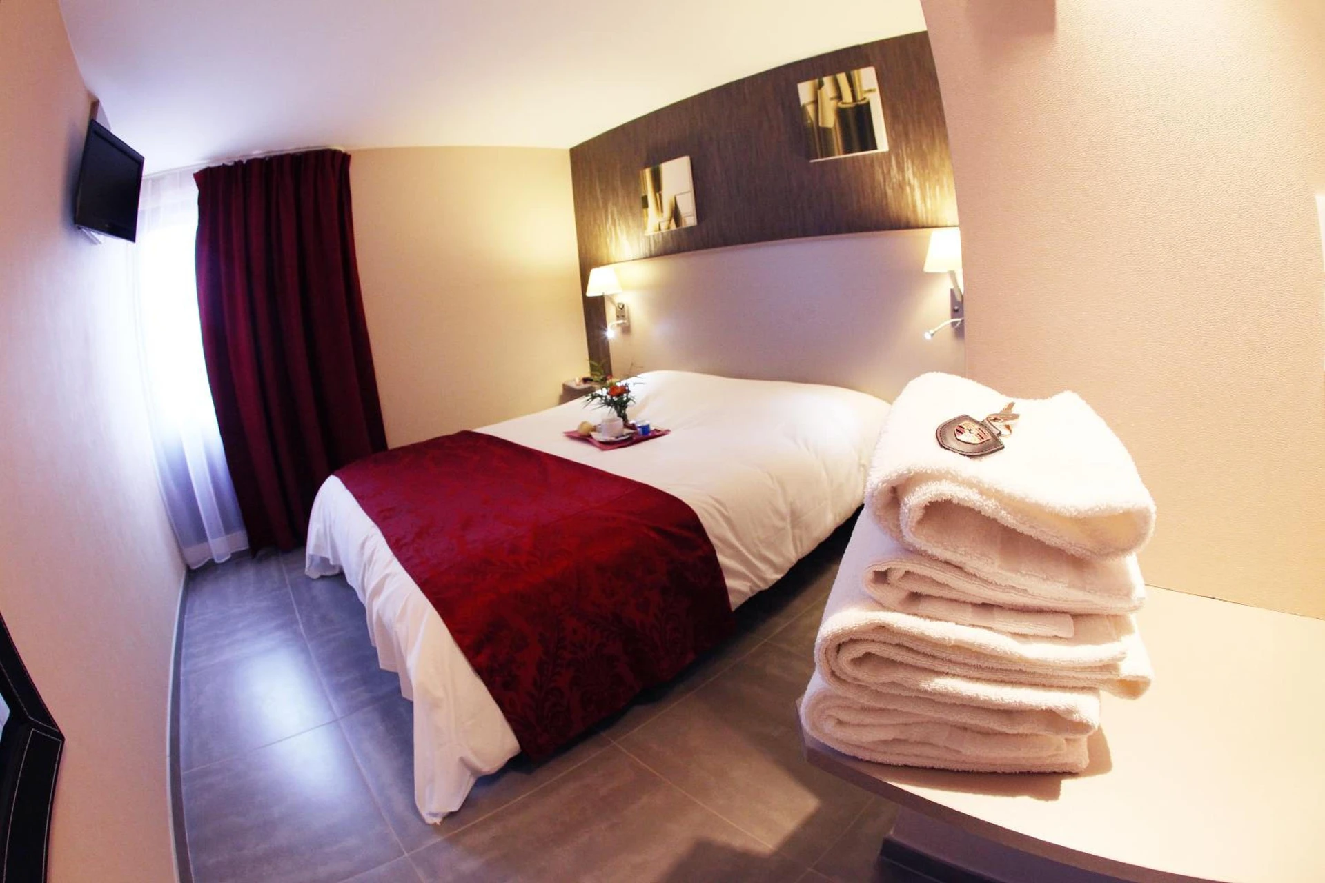 Chambre disponible pour un séminaire d'entreprise à Hotel Le Coudon - La Farlède