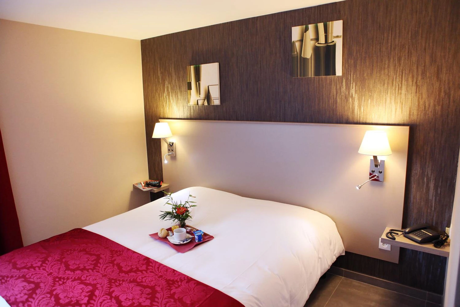 Chambre disponible pour un séminaire d'entreprise à Hotel Le Coudon - La Farlède
