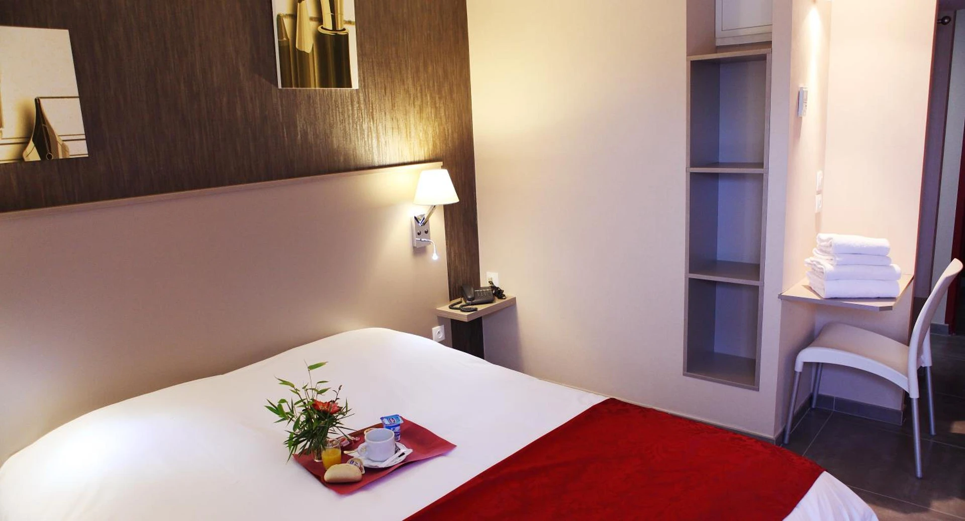 Chambre disponible pour un séminaire d'entreprise à Hotel Le Coudon - La Farlède