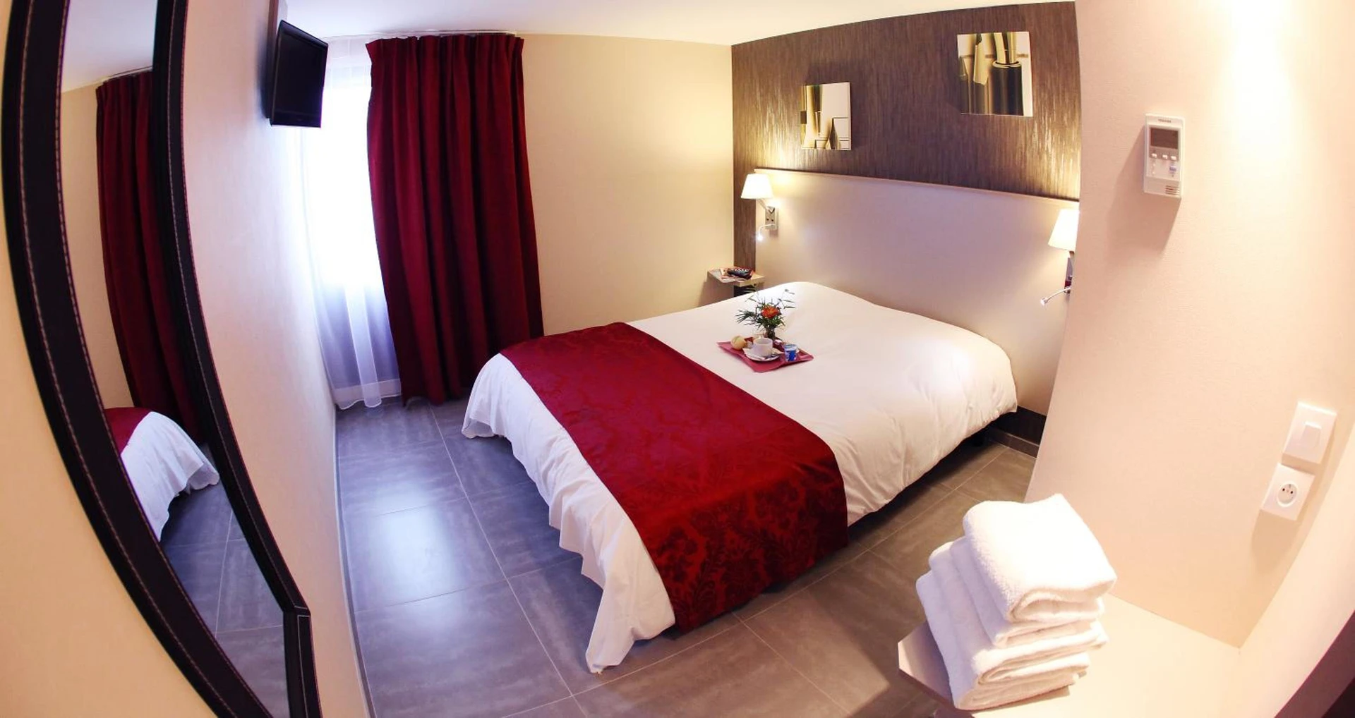 Magnifique chambre pour un séminaire d'entreprise à Hotel Le Coudon - La Farlède