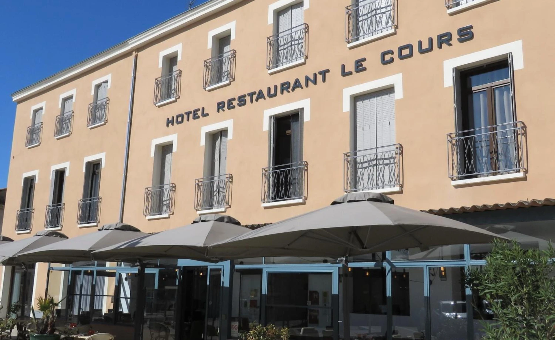 Organiser un séminaire d'entreprise : Logis Hôtel Restaurant Le Cours à saint-gilles