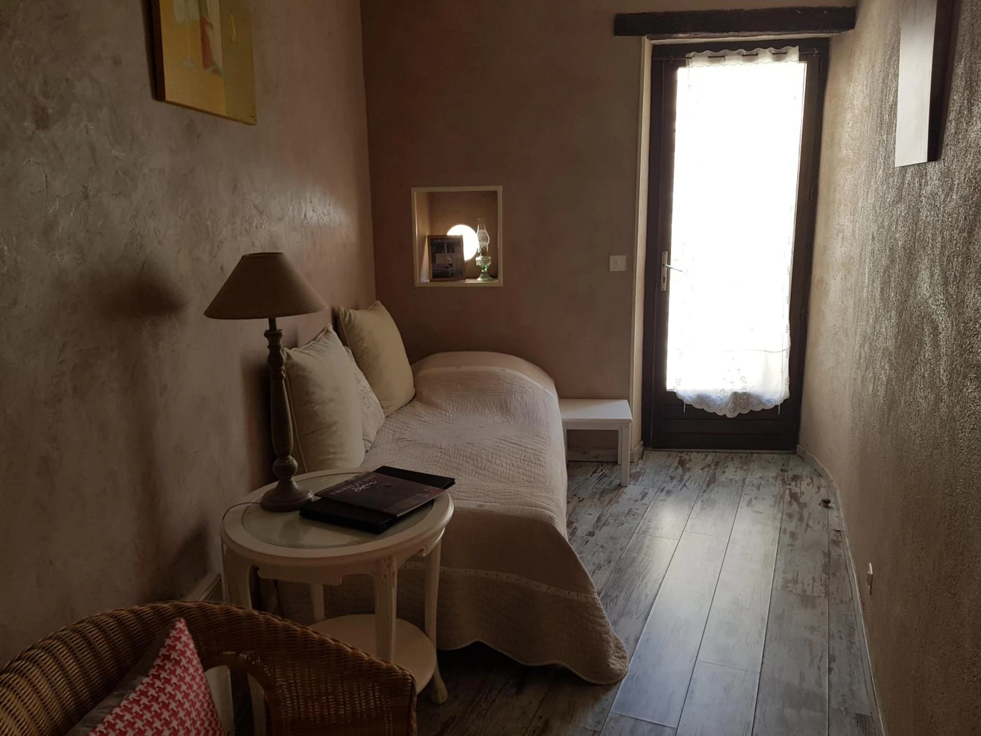 Chambre disponible pour un séminaire d'entreprise à Le Crillon - Murs