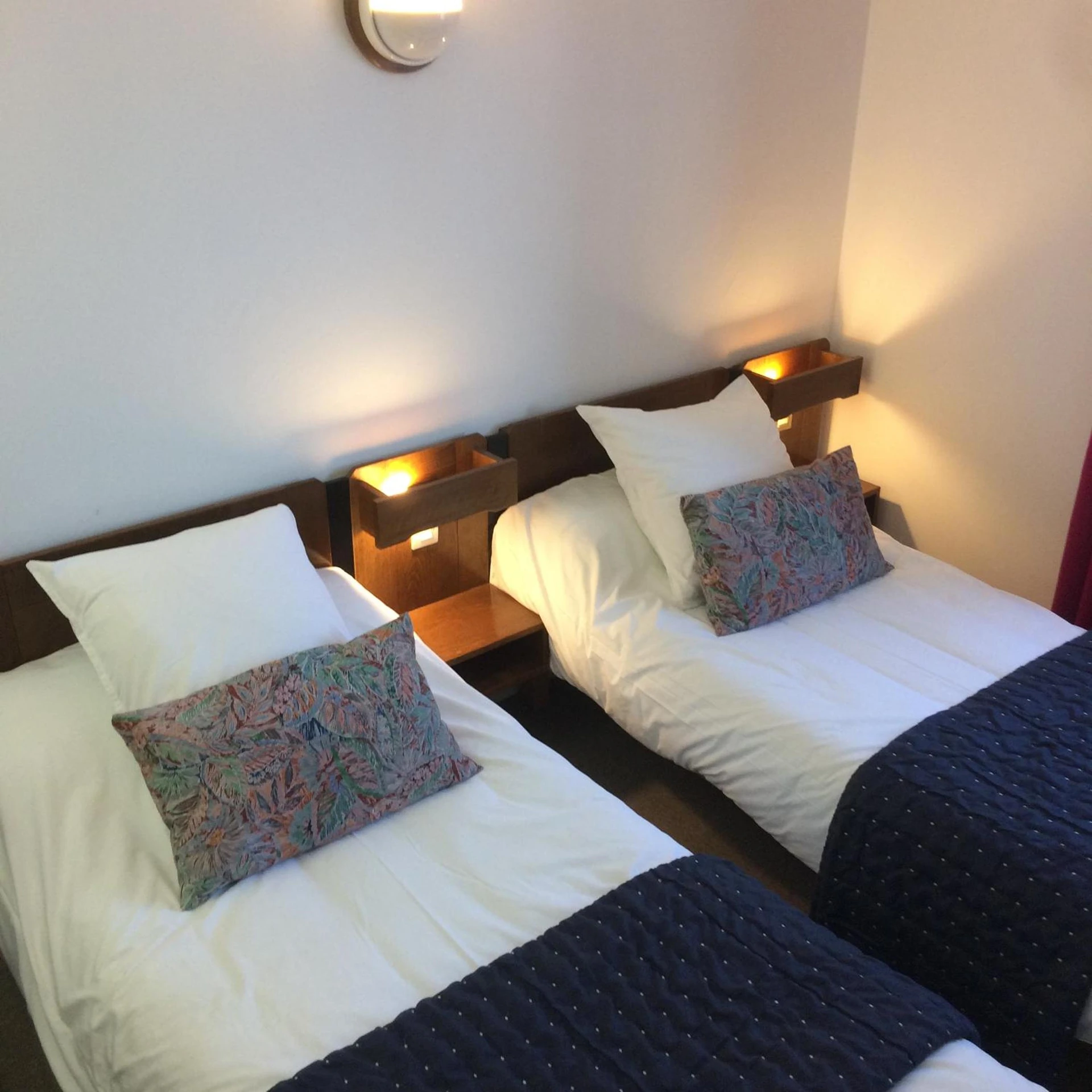 Chambre disponible pour un séminaire d'entreprise à LOGIS Hôtel LE DAHU - Parigny