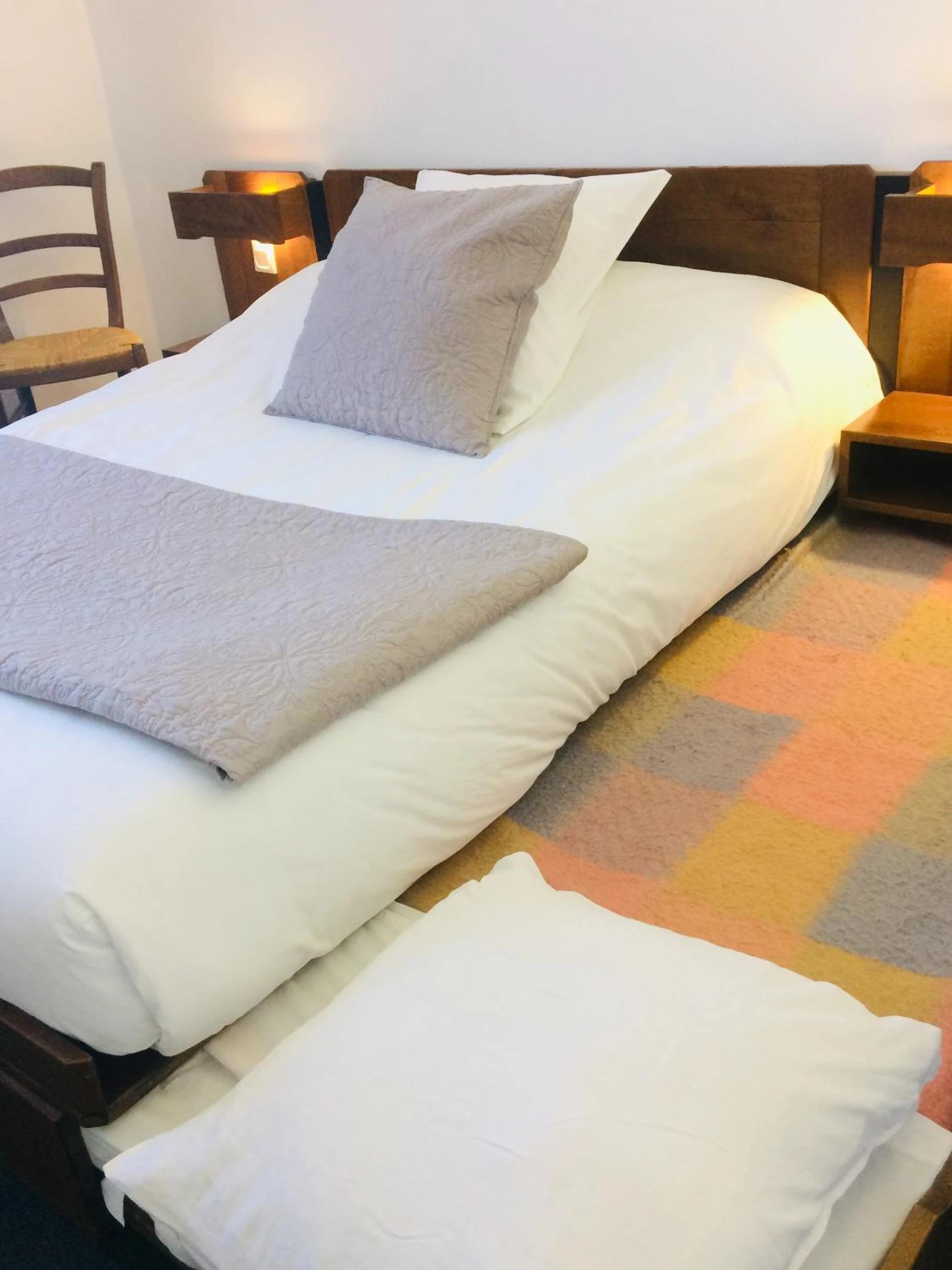 Magnifique chambre pour un séminaire d'entreprise à LOGIS Hôtel LE DAHU - Parigny