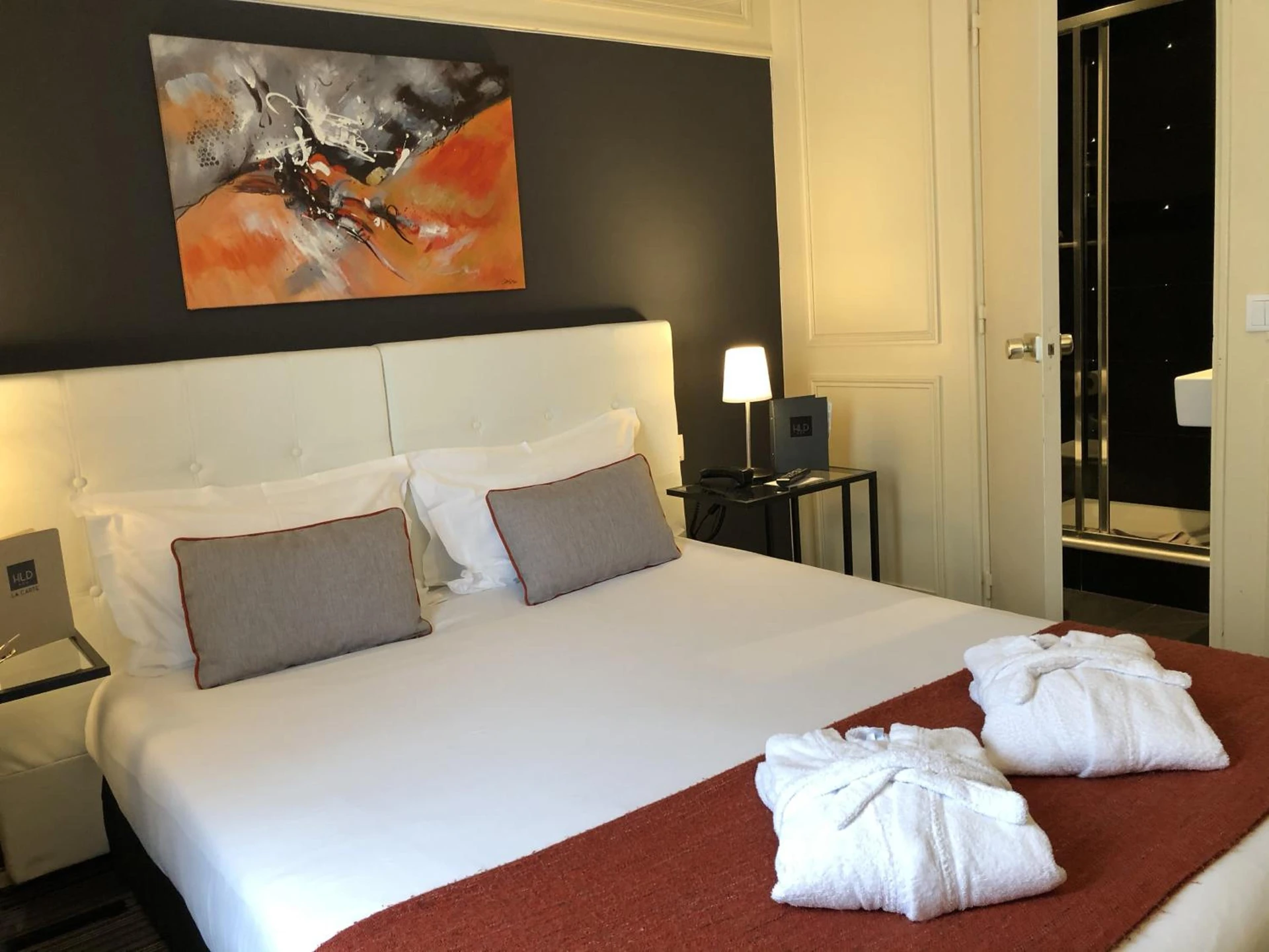 Chambre disponible pour un séminaire d'entreprise à Hotel Dauphin - Puteaux