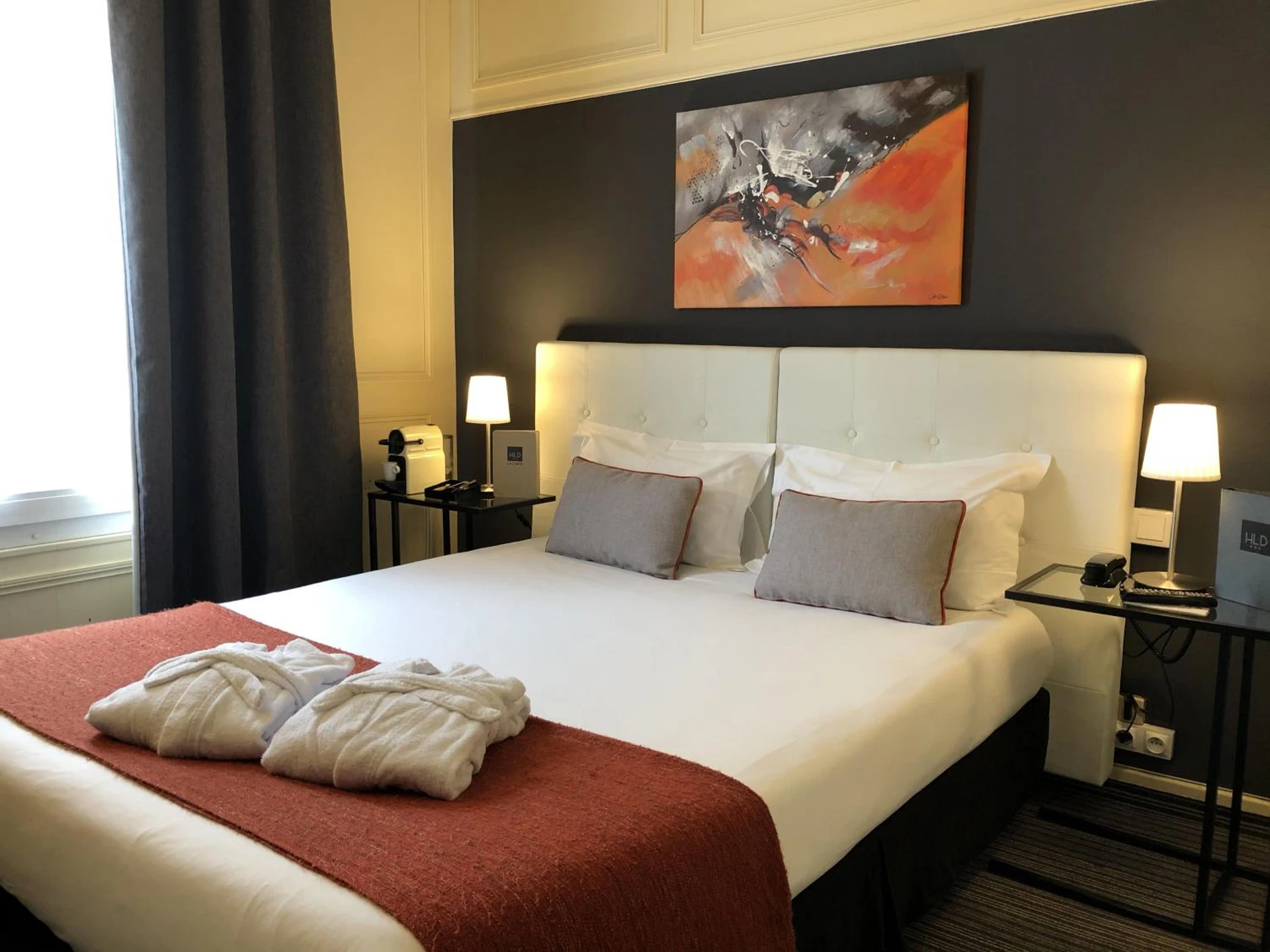 Magnifique chambre pour un séminaire d'entreprise à Hotel Dauphin - Puteaux