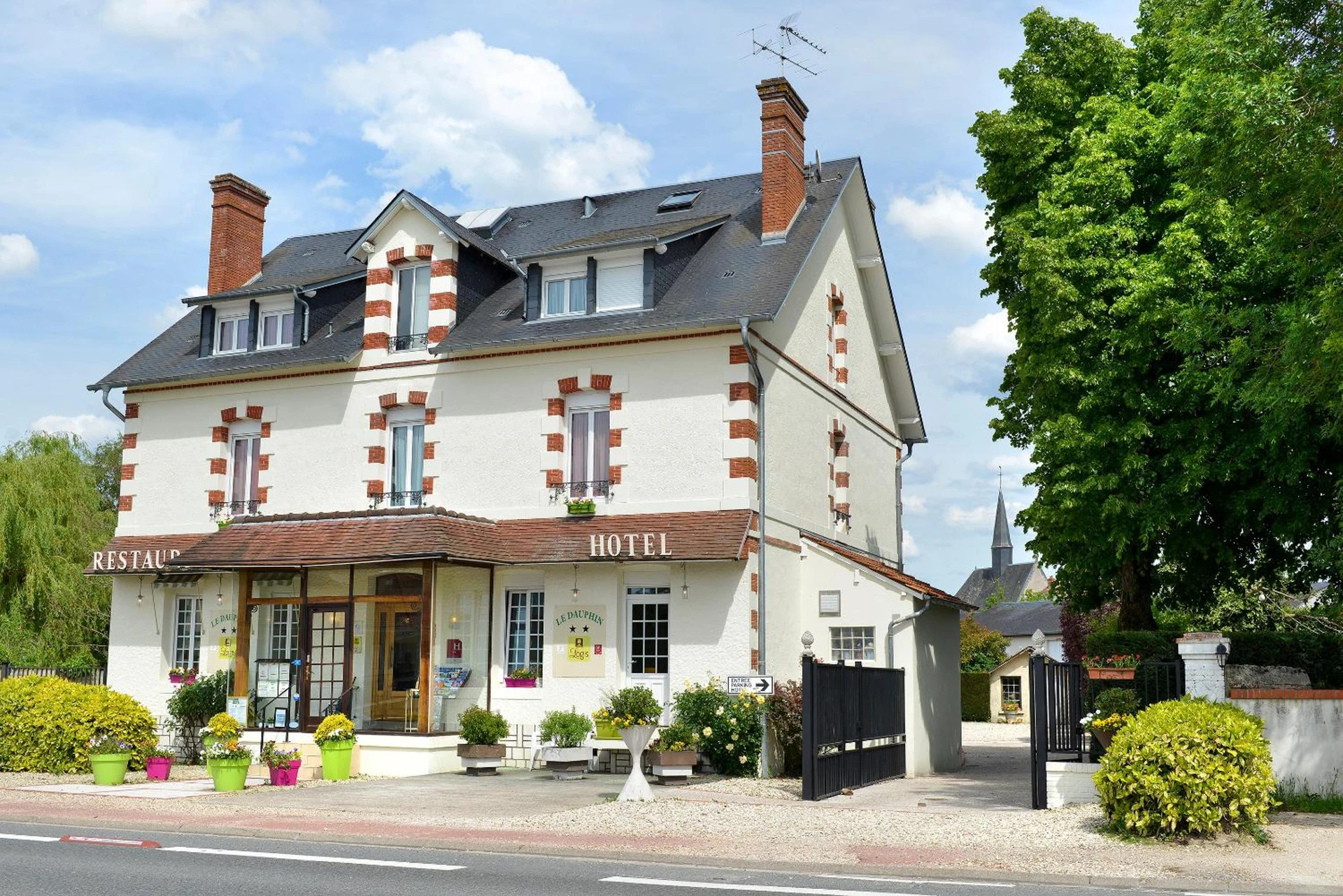 Organiser un séminaire d'entreprise : Logis Hôtels Restaurant Le Dauphin à salbris