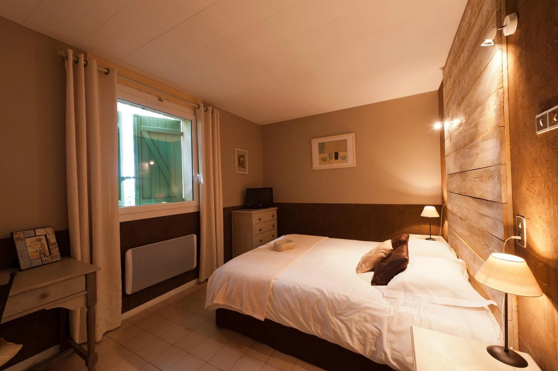 Chambre disponible pour un séminaire d'entreprise à Le Devem De Mirapier - Cornillon-Confoux