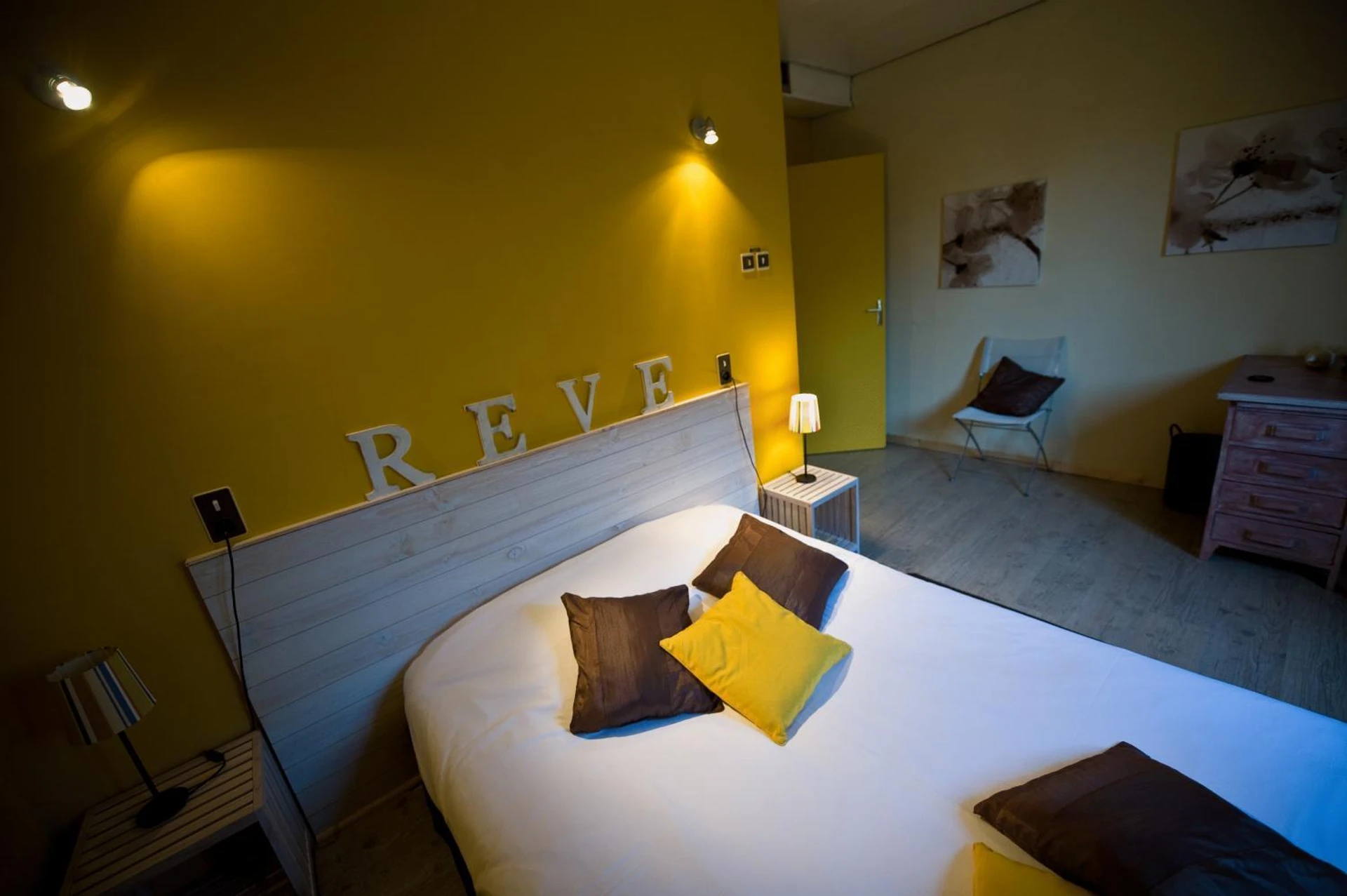 Chambre disponible pour un séminaire d'entreprise à Le Devem De Mirapier - Cornillon-Confoux