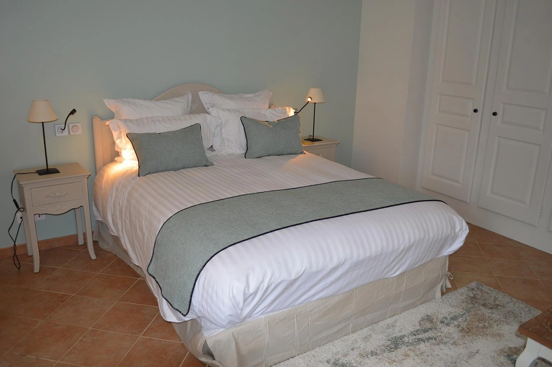 Magnifique chambre pour un séminaire d'entreprise à Le Domaine d'Euphony - Monteux