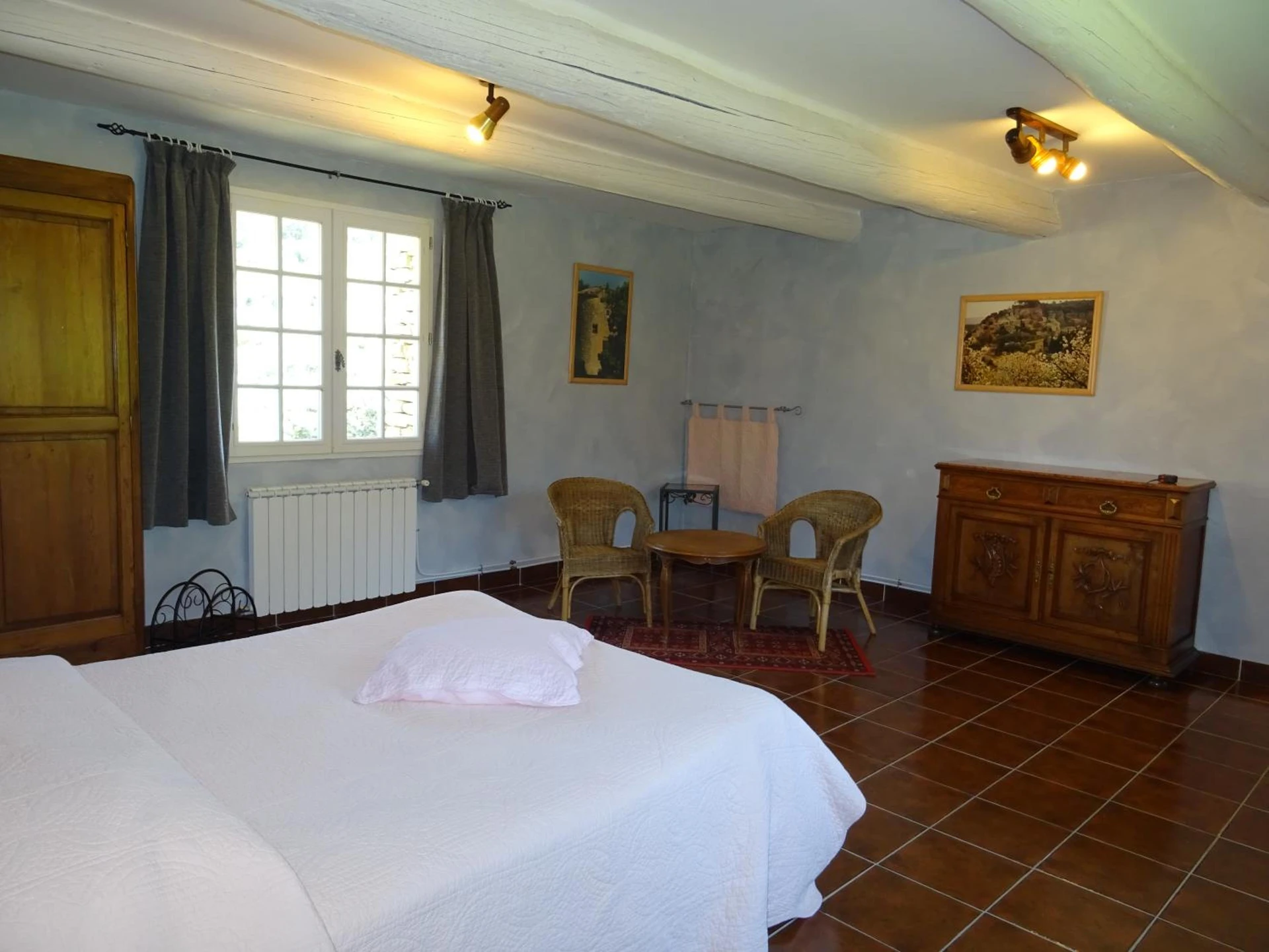 Magnifique chambre pour un séminaire d'entreprise à Domaine De La Grange Neuve - La Roque-sur-Pernes