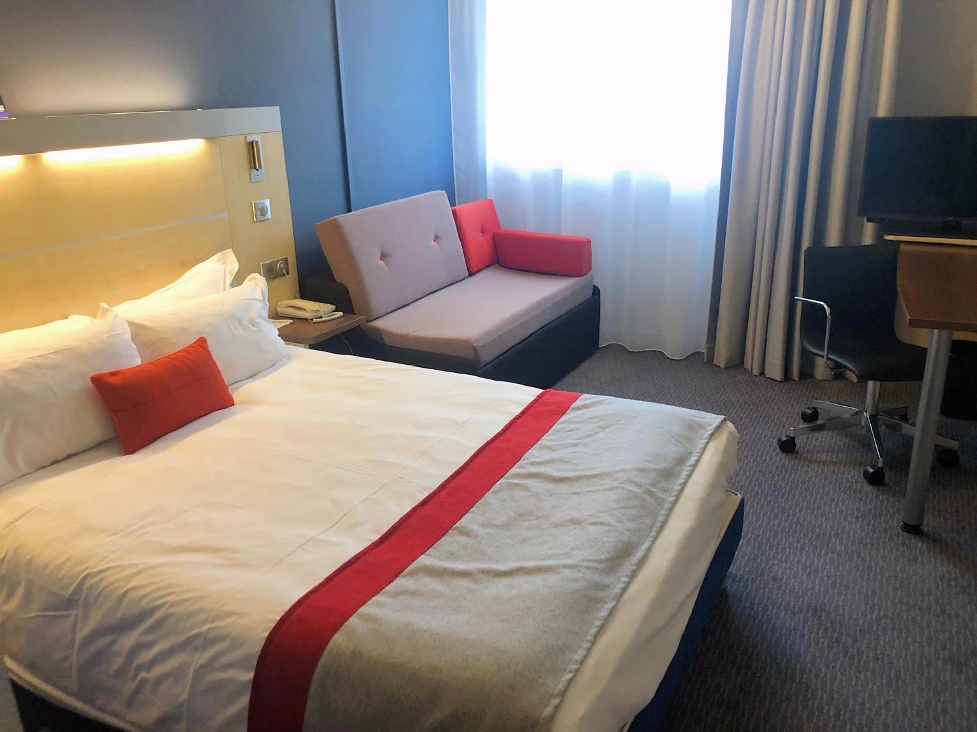 Chambre disponible pour un séminaire d'entreprise à Le Domaine des Fontaines - Hôtel & Petit Déjeuner - Bernin