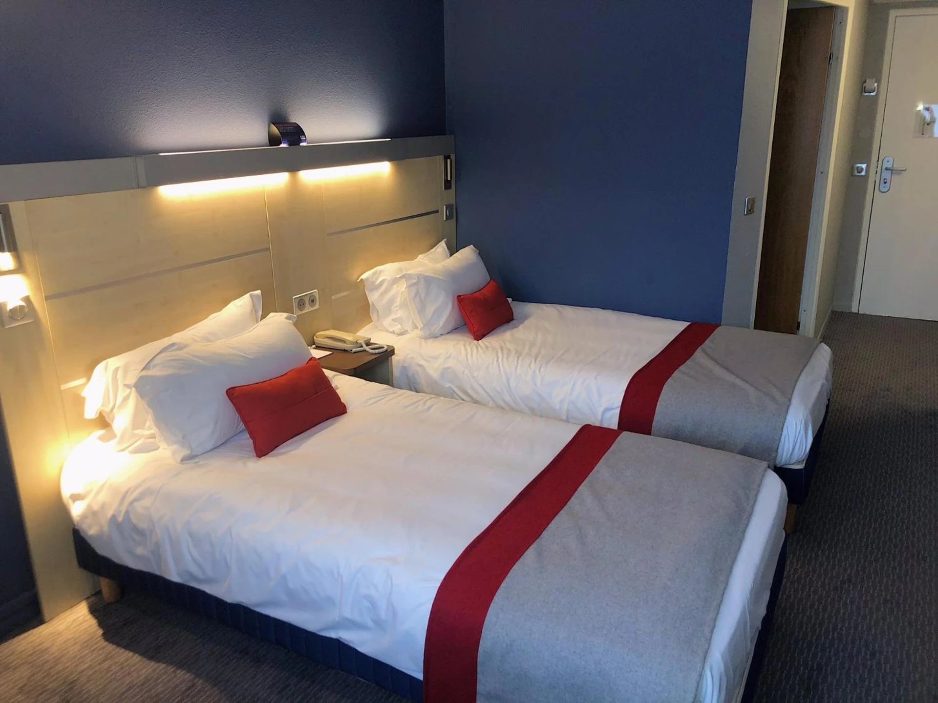 Chambre disponible pour un séminaire d'entreprise à Le Domaine des Fontaines - Hôtel & Petit Déjeuner - Bernin
