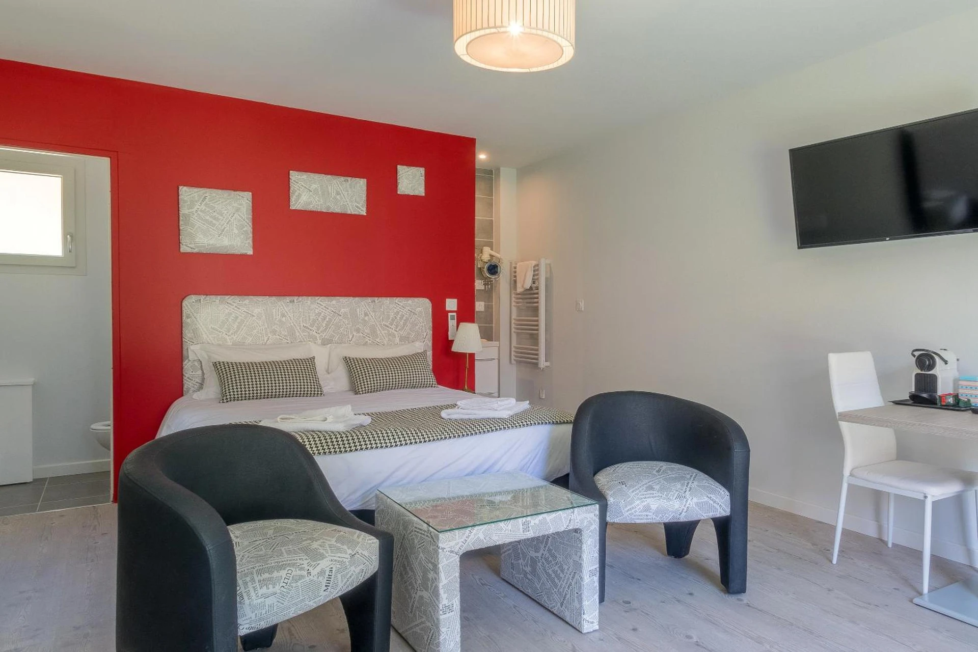 Magnifique chambre pour un séminaire d'entreprise à Hôtel Domaine des Pierres Dorées - Ternand