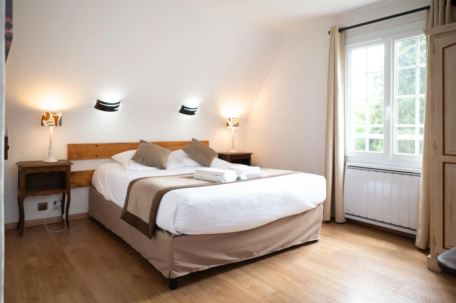 Chambre disponible pour un séminaire d'entreprise à Logis Hôtels - Hôtel Restaurant Domaine Les Falaises - Martel