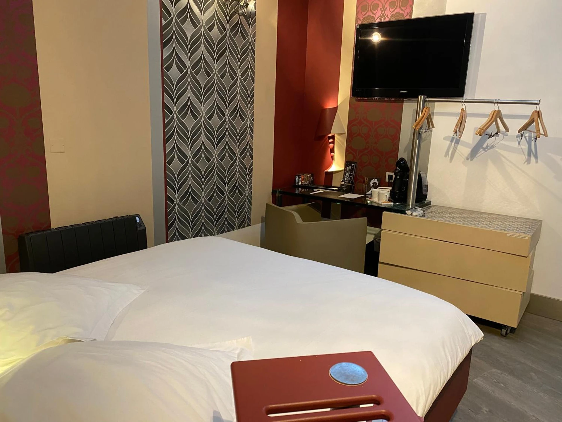 Chambre disponible pour un séminaire d'entreprise à Hôtel Le Dormeur du Val - Charleville-Mézières