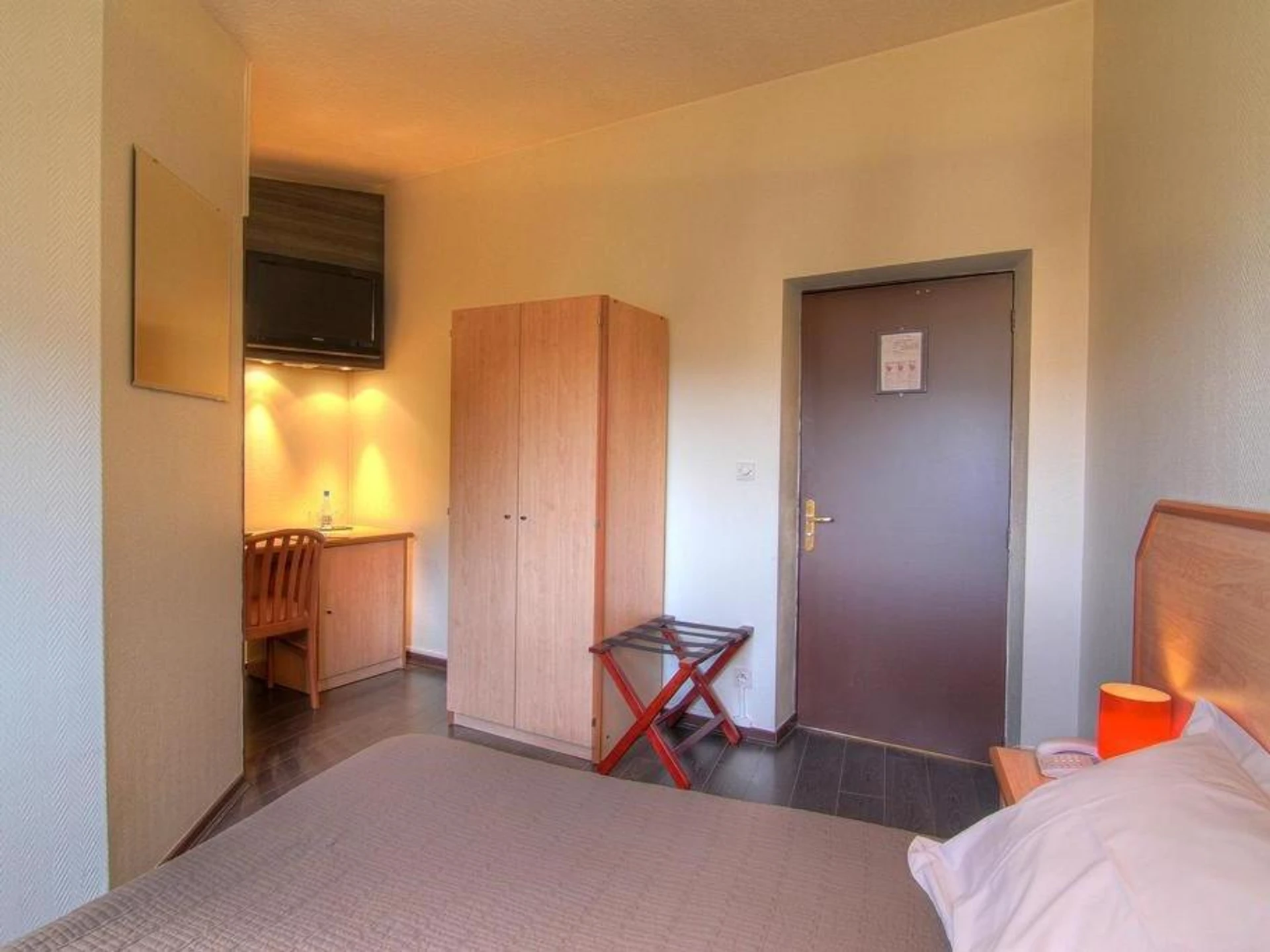 Chambre disponible pour un séminaire d'entreprise à Logis Hôtel Restaurant Le Drakkar - Mende