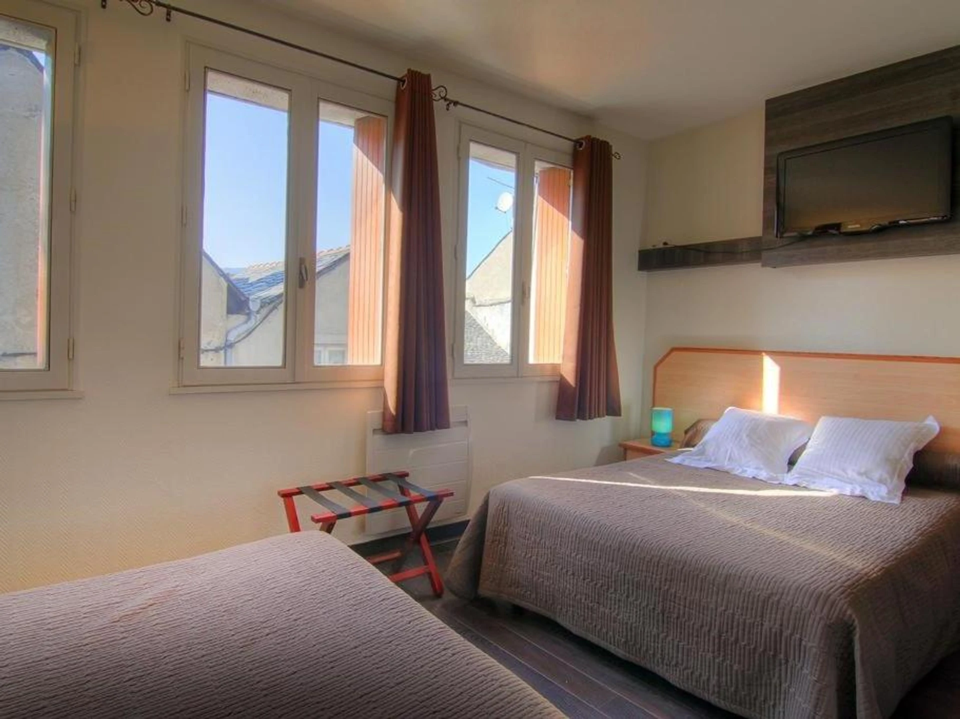 Chambre disponible pour un séminaire d'entreprise à Logis Hôtel Restaurant Le Drakkar - Mende