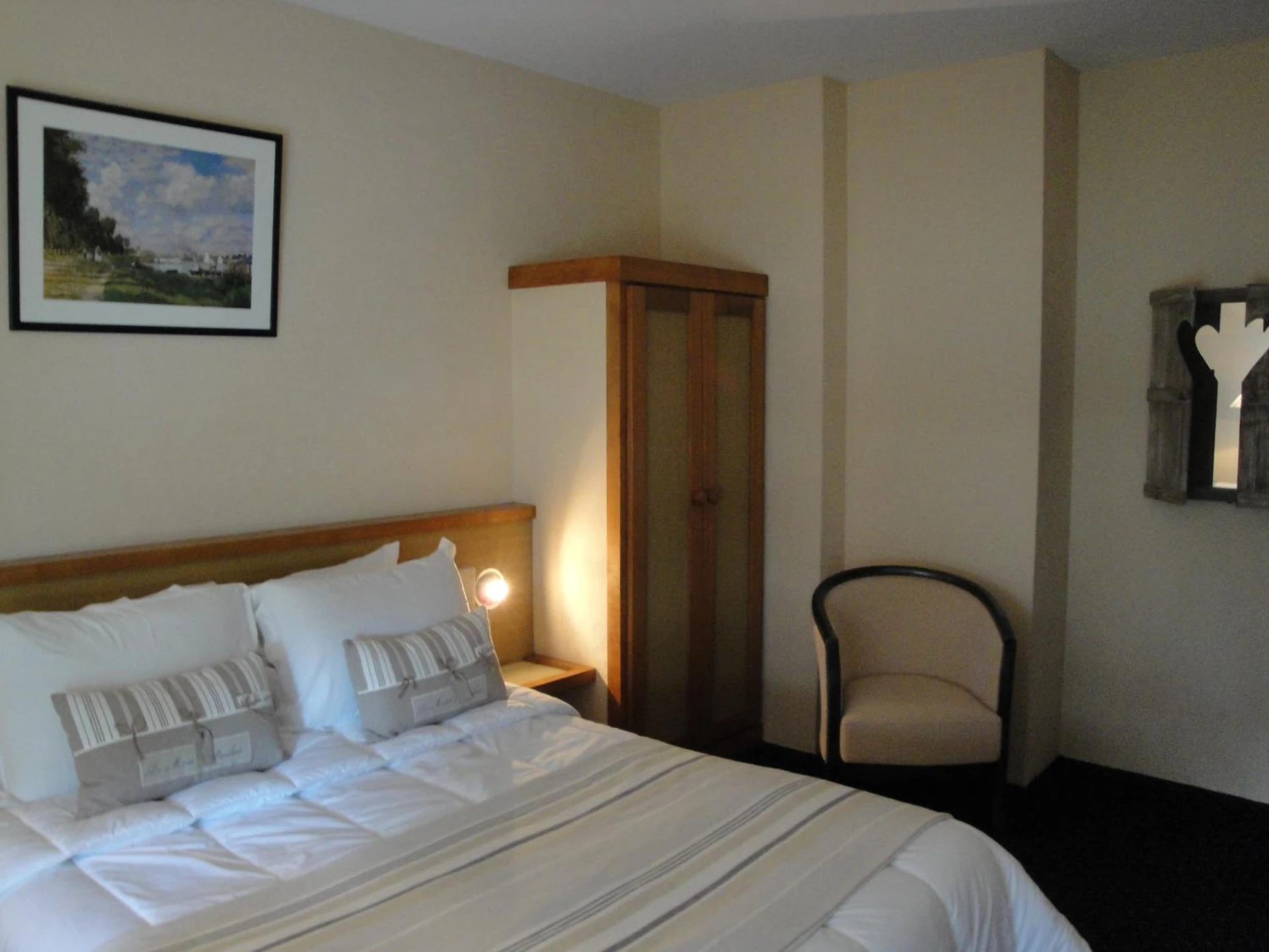 Magnifique chambre pour un séminaire d'entreprise à Hotel Le Drakkar - Pont-Audemer