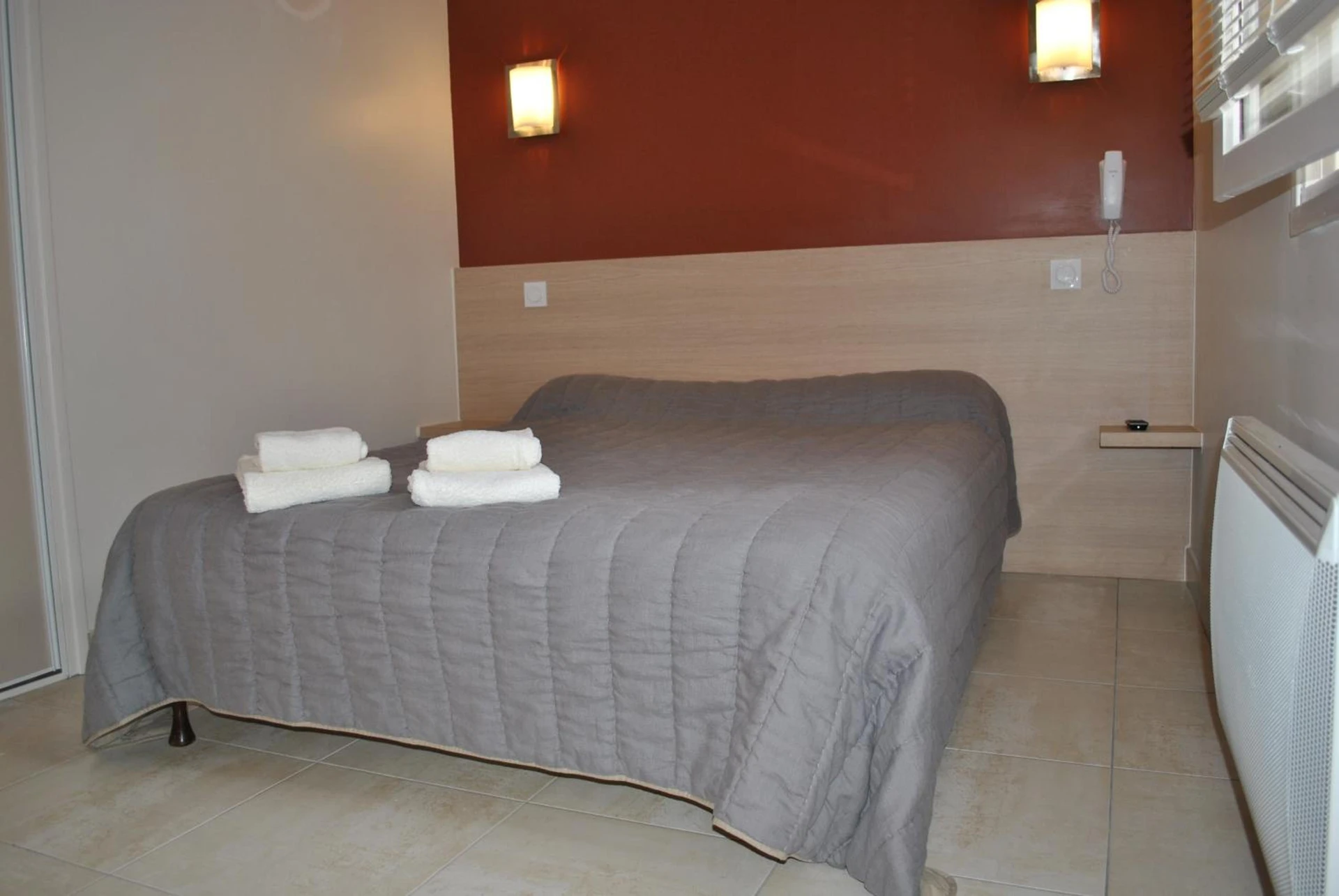 Chambre disponible pour un séminaire d'entreprise à Logis Hotel Restaurant Le Flamant Rose camargue - Albaron