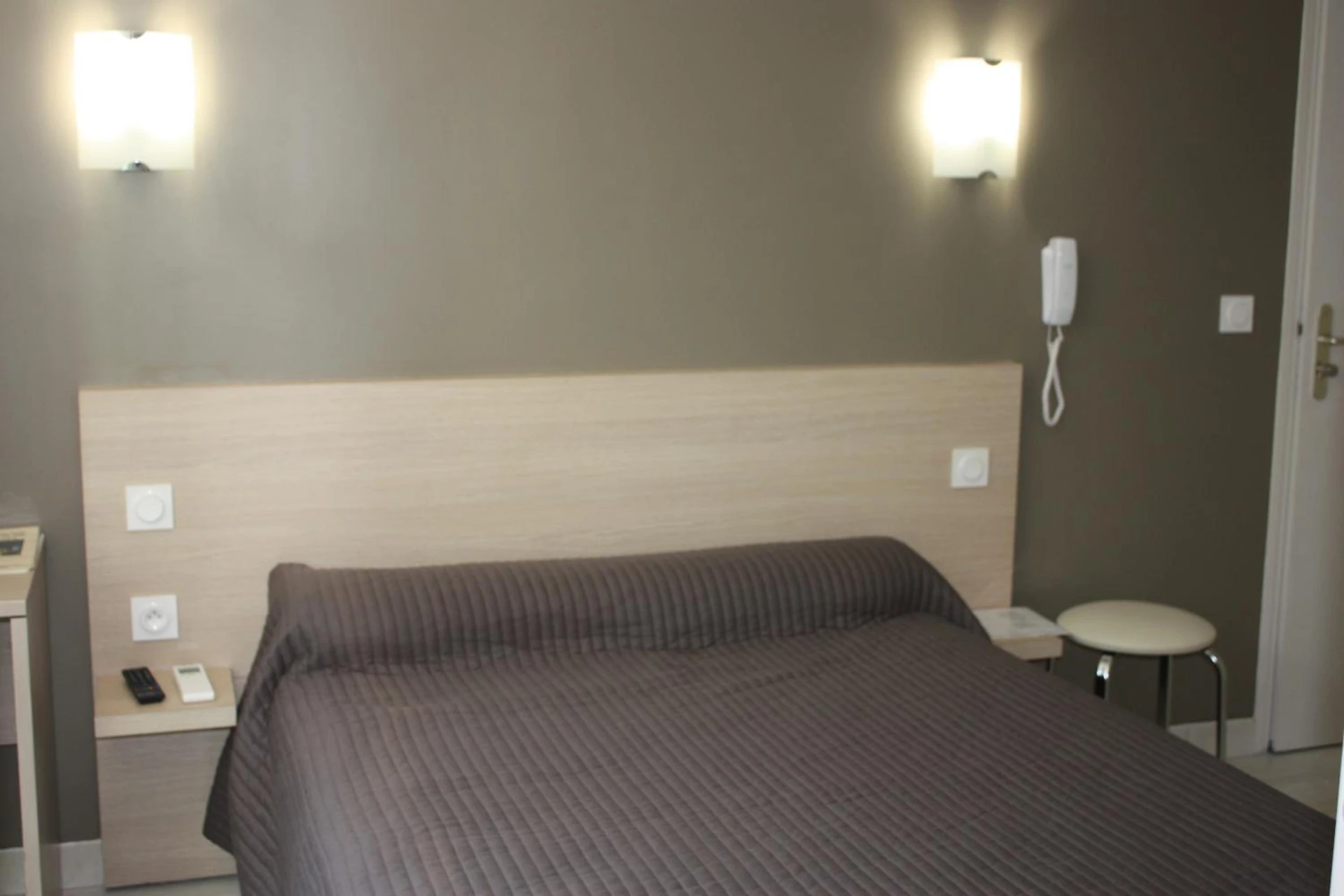 Chambre disponible pour un séminaire d'entreprise à Logis Hotel Restaurant Le Flamant Rose camargue - Albaron