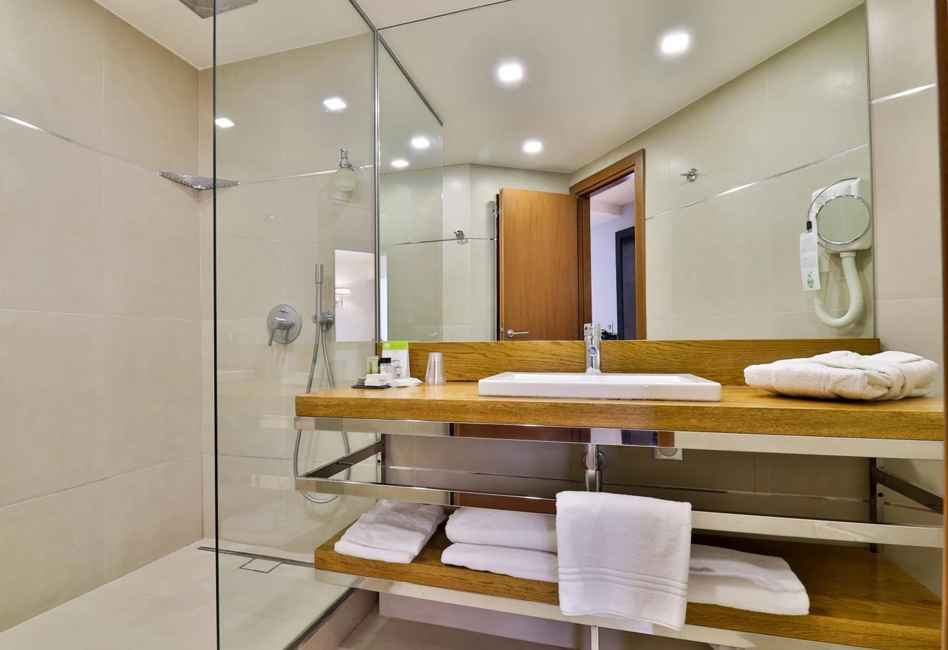Chambre à Hotel Le Fouquet's - Organiser un séminaire d'entreprise à Cannes
